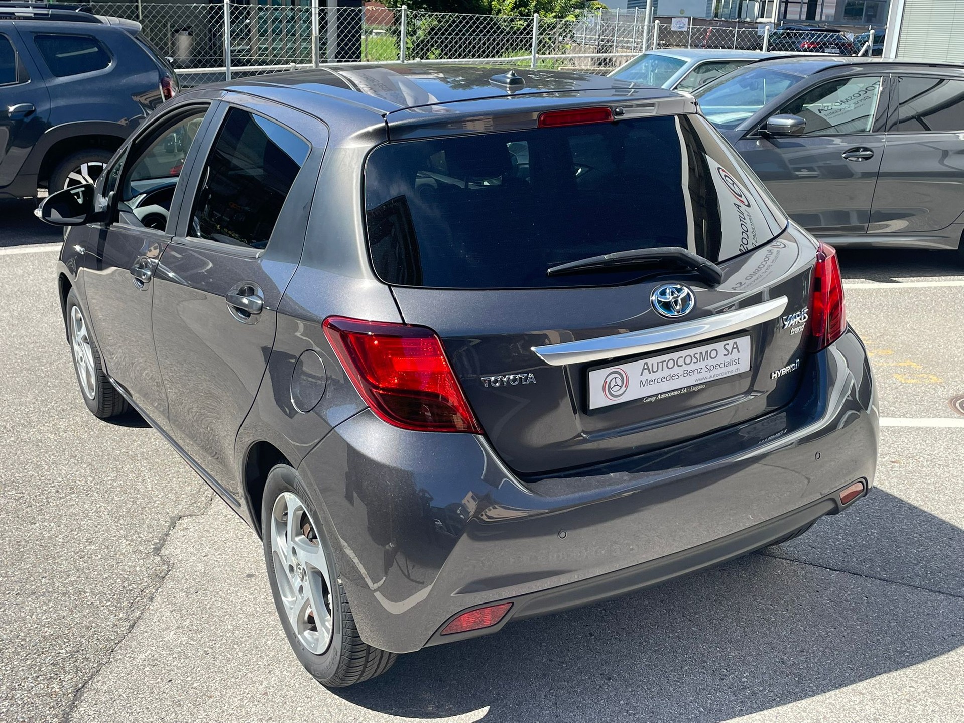 TOYOTA Yaris 1.5 VVT-i Hybrid Trend e-CVT-image-4