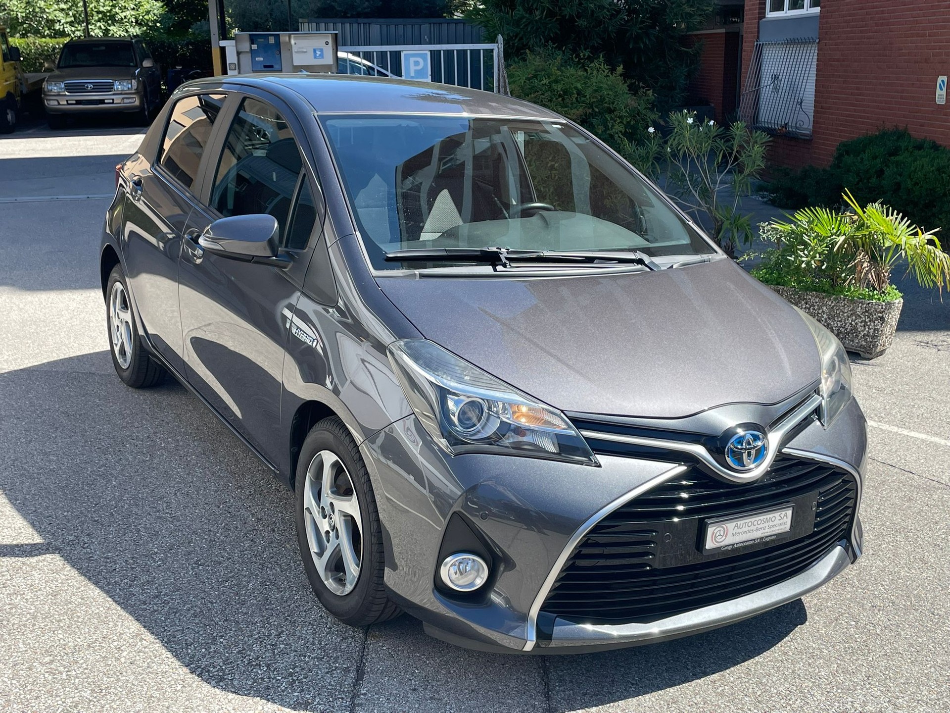 TOYOTA Yaris 1.5 VVT-i Hybrid Trend e-CVT-image-2