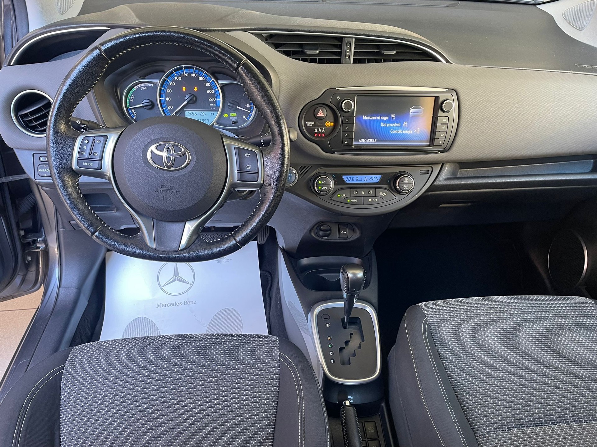 TOYOTA Yaris 1.5 VVT-i Hybrid Trend e-CVT-image-9
