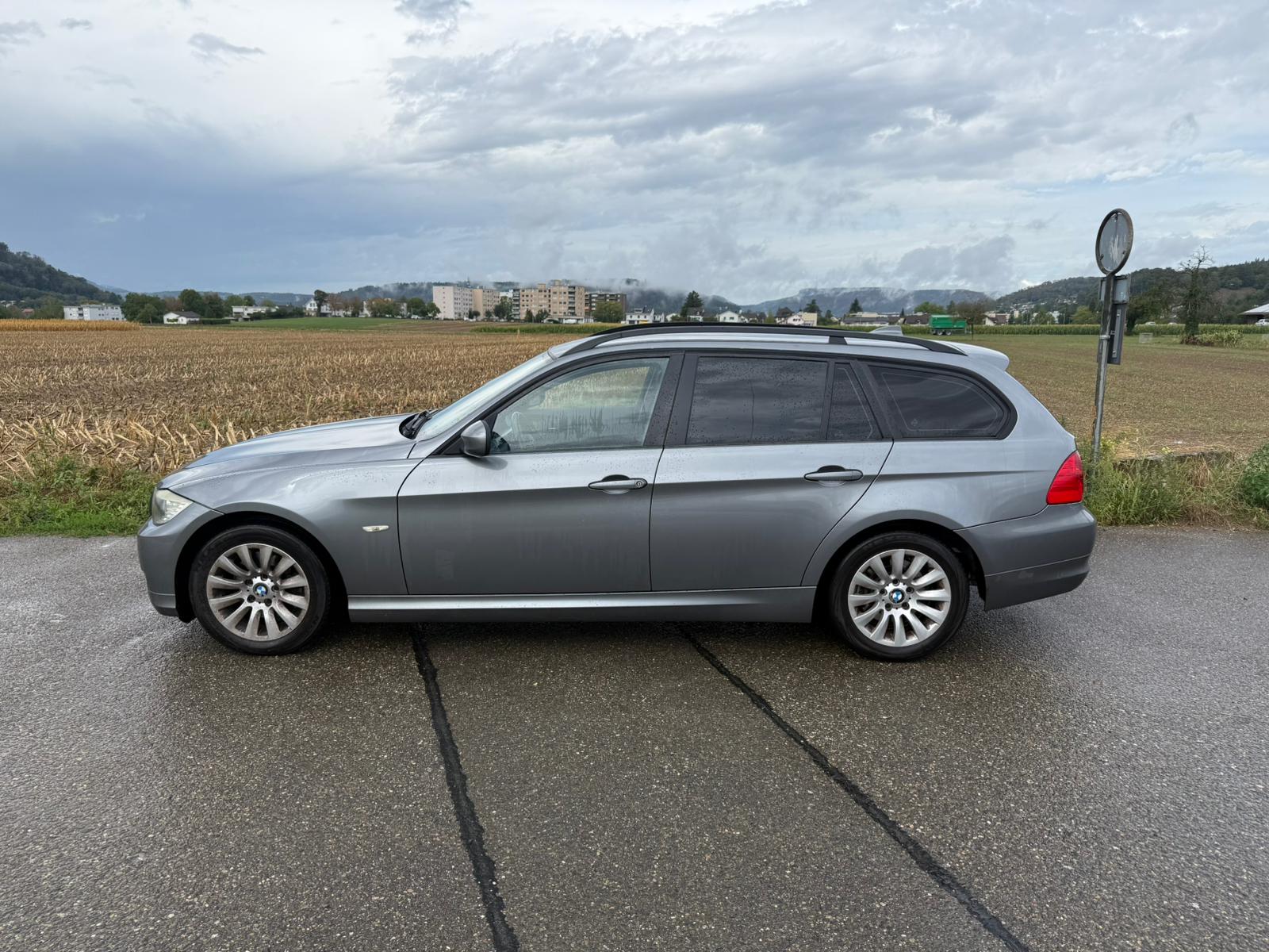 BMW 320d Touring Steptronic-image-1