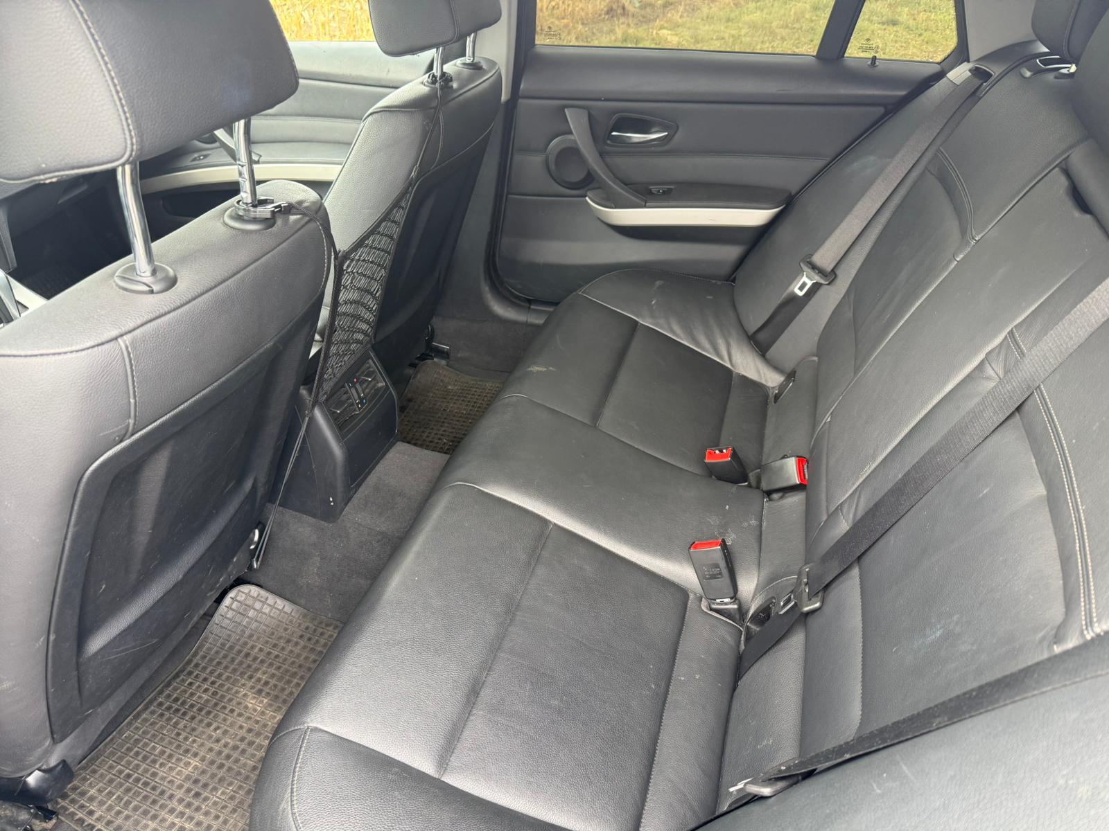BMW 320d Touring Steptronic-image-10