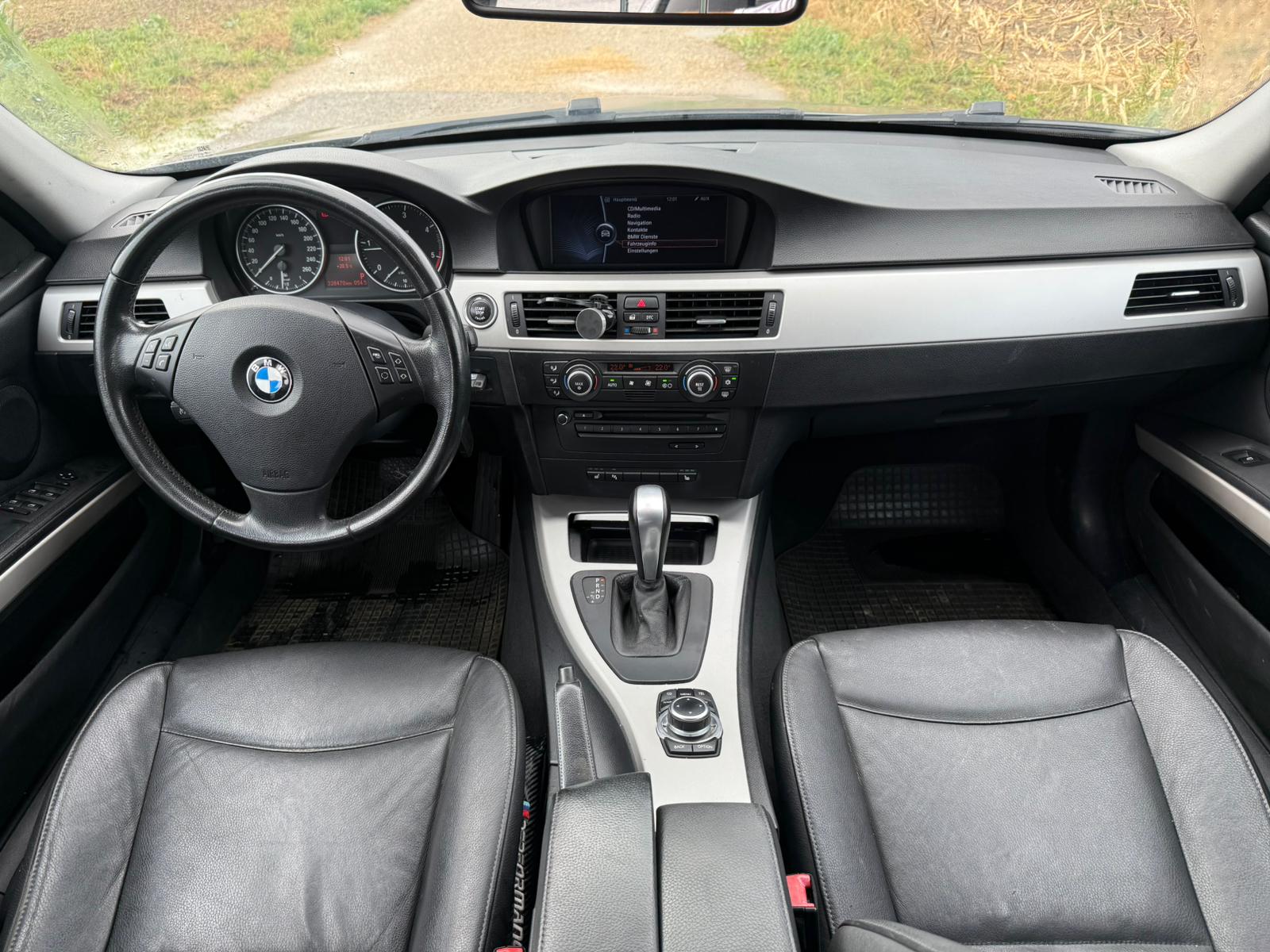 BMW 320d Touring Steptronic-image-9