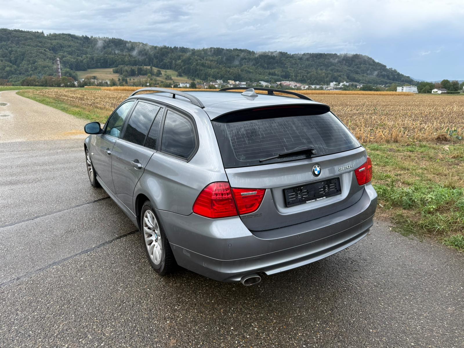 BMW 320d Touring Steptronic-image-2