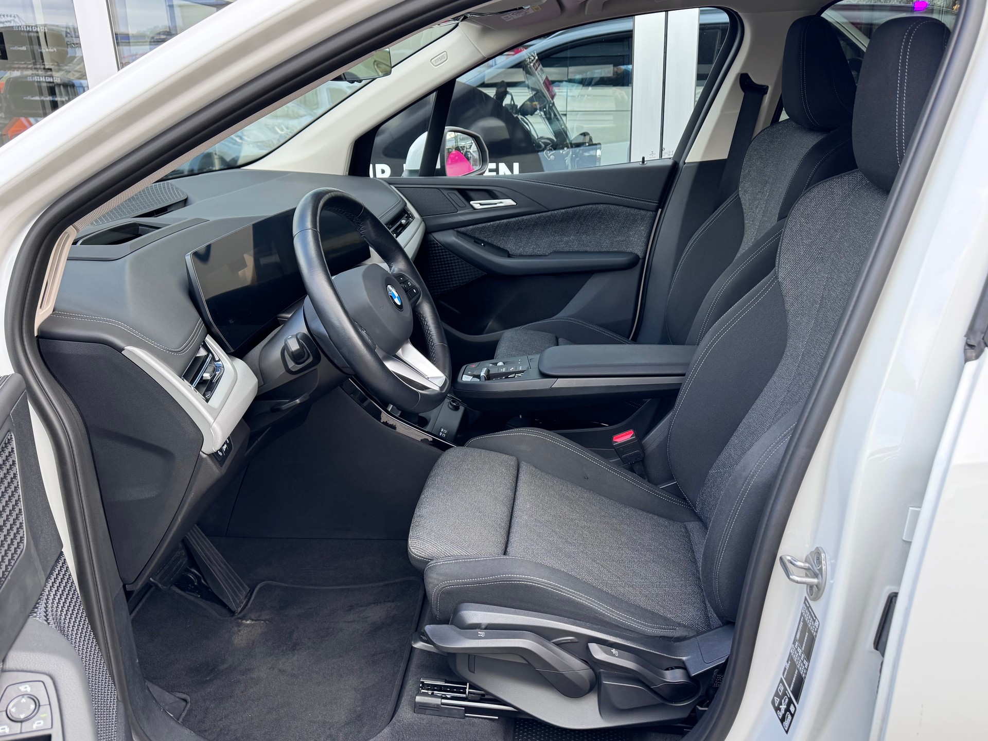 BMW 223d Active Tourer+4x4+Automat+Navigation+LED Scheinwerfer+Rückfahrkamera+Panorama-Glasdach+ACC+8-fach Alu+AHK mit 1'500kg++-image-10