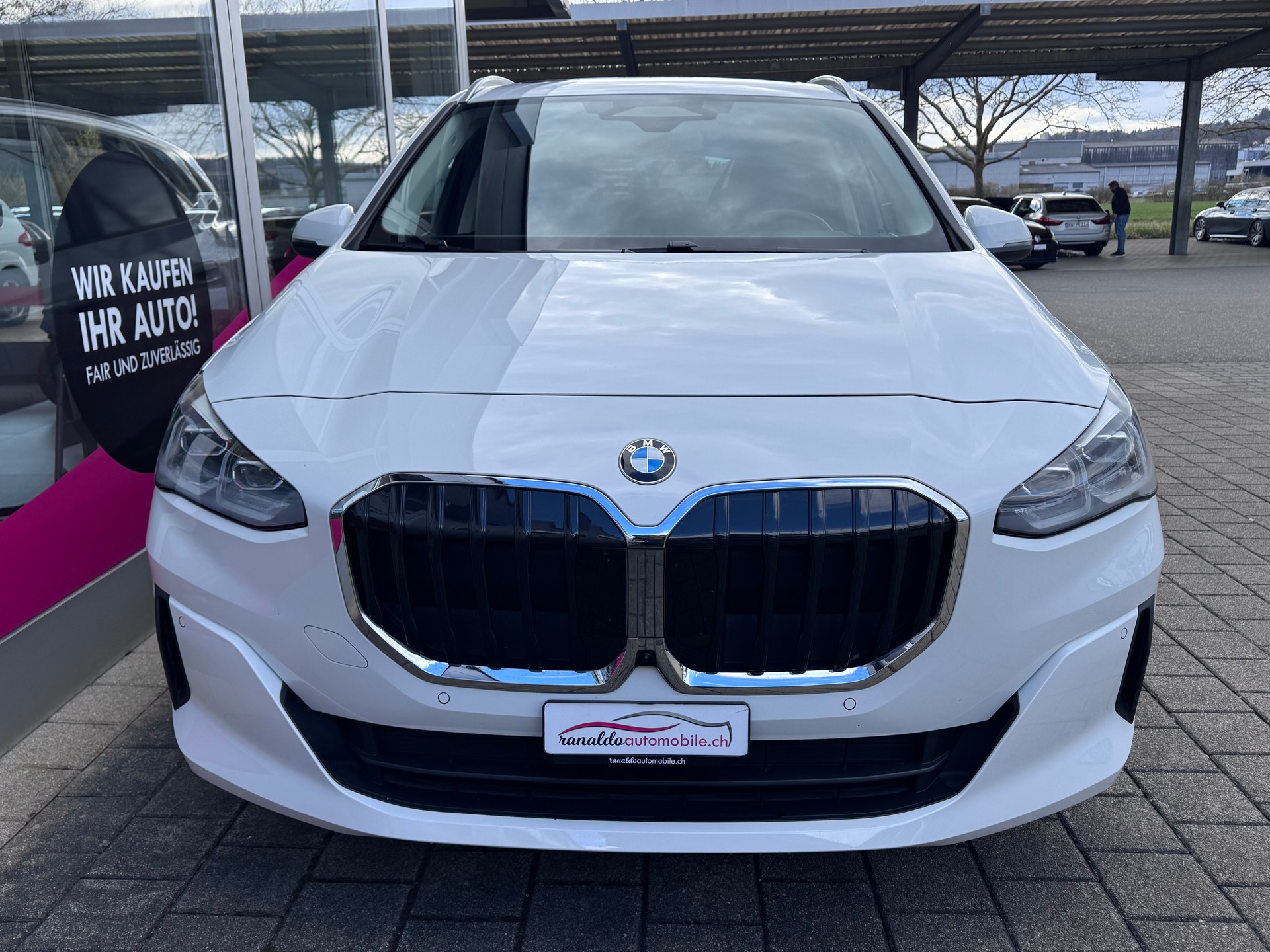 BMW 223d Active Tourer+4x4+Automat+Navigation+LED Scheinwerfer+Rückfahrkamera+Panorama-Glasdach+ACC+8-fach Alu+AHK mit 1'500kg++-image-3