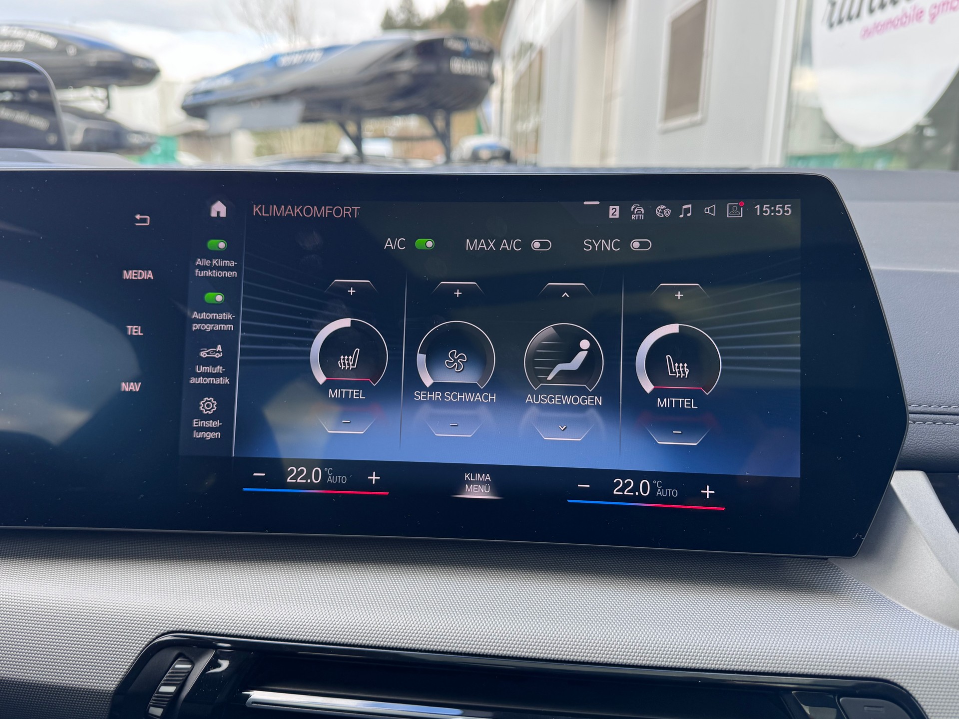 BMW 223d Active Tourer+4x4+Automat+Navigation+LED Scheinwerfer+Rückfahrkamera+Panorama-Glasdach+ACC+8-fach Alu+AHK mit 1'500kg++-image-18