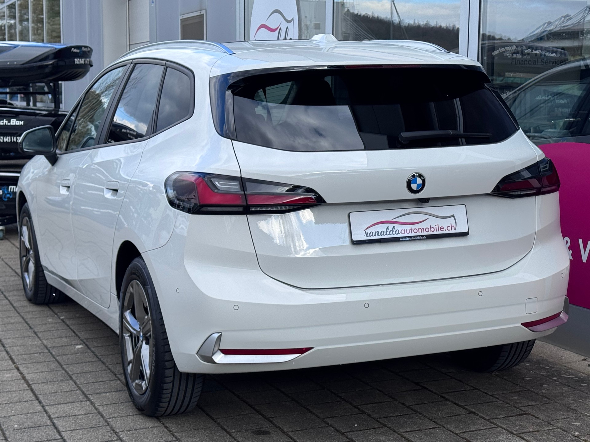 BMW 223d Active Tourer+4x4+Automat+Navigation+LED Scheinwerfer+Rückfahrkamera+Panorama-Glasdach+ACC+8-fach Alu+AHK mit 1'500kg++-image-5