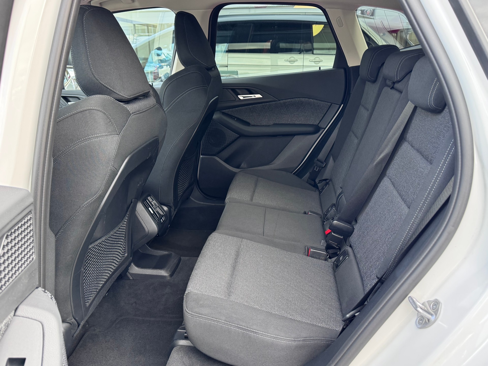 BMW 223d Active Tourer+4x4+Automat+Navigation+LED Scheinwerfer+Rückfahrkamera+Panorama-Glasdach+ACC+8-fach Alu+AHK mit 1'500kg++-image-9