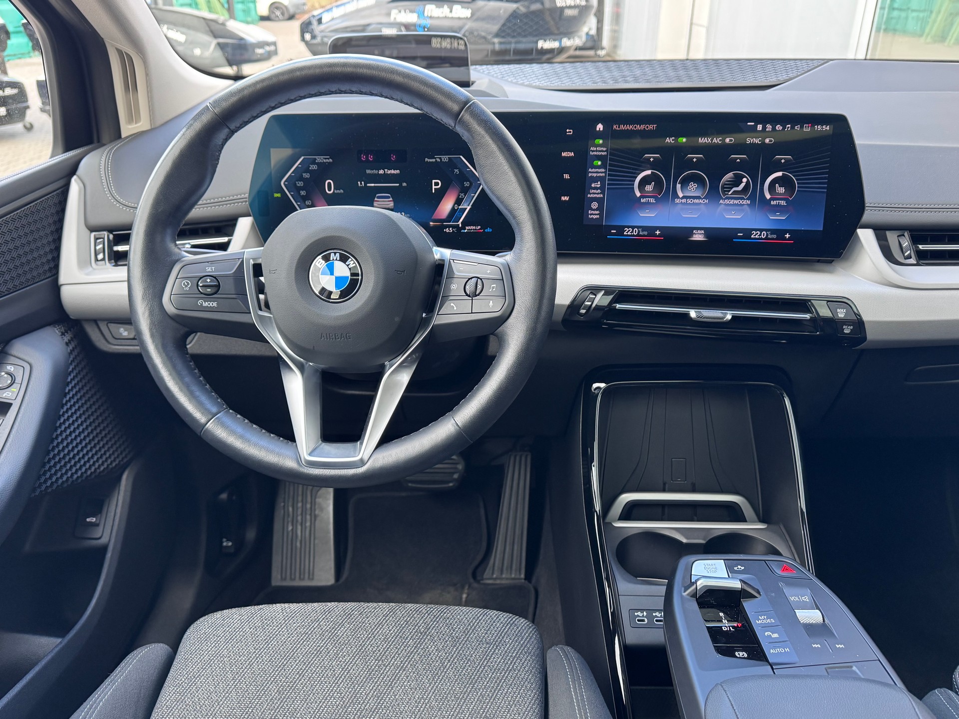 BMW 223d Active Tourer+4x4+Automat+Navigation+LED Scheinwerfer+Rückfahrkamera+Panorama-Glasdach+ACC+8-fach Alu+AHK mit 1'500kg++-image-12