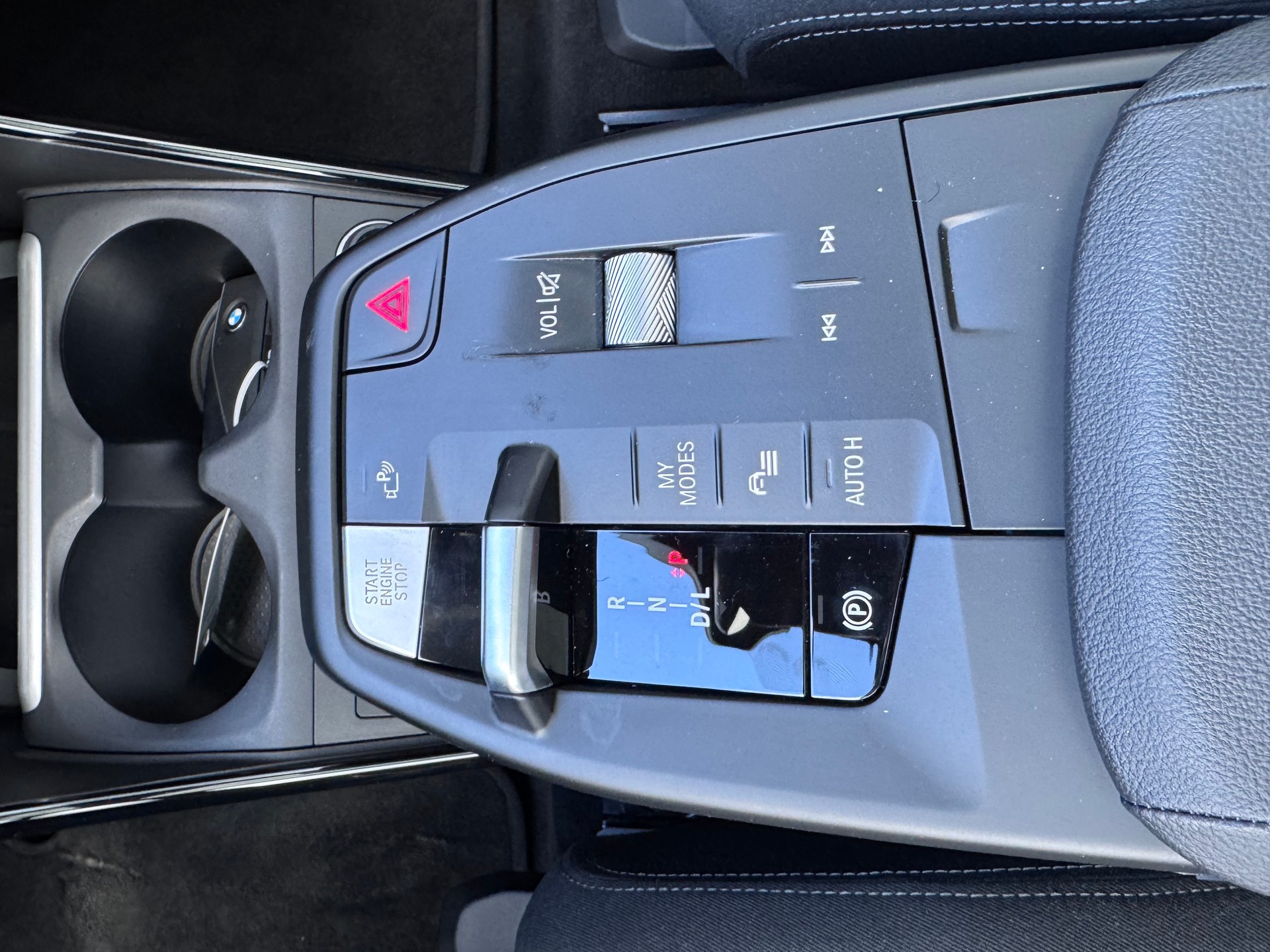 BMW 223d Active Tourer+4x4+Automat+Navigation+LED Scheinwerfer+Rückfahrkamera+Panorama-Glasdach+ACC+8-fach Alu+AHK mit 1'500kg++-image-17