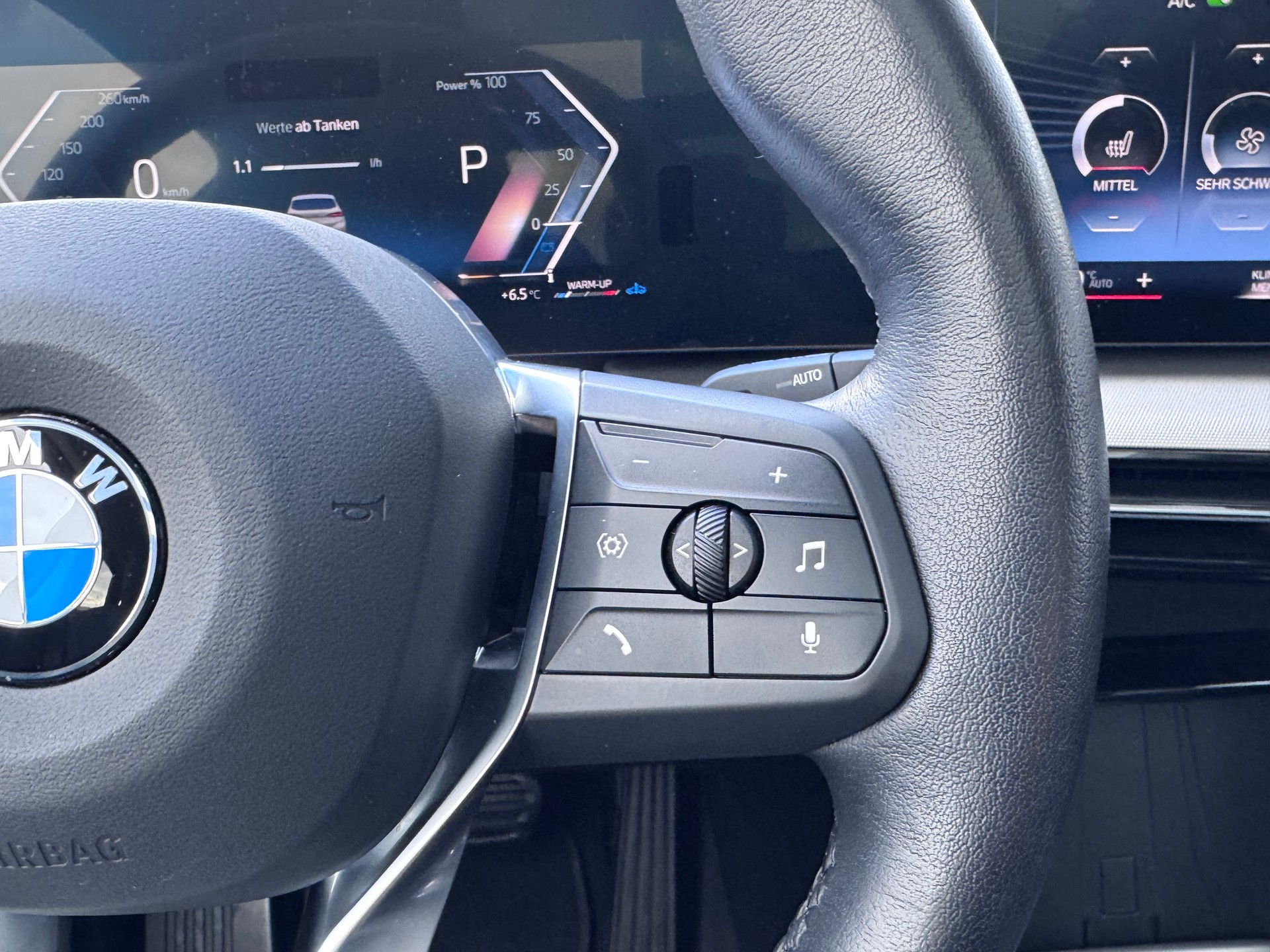 BMW 223d Active Tourer+4x4+Automat+Navigation+LED Scheinwerfer+Rückfahrkamera+Panorama-Glasdach+ACC+8-fach Alu+AHK mit 1'500kg++-image-15