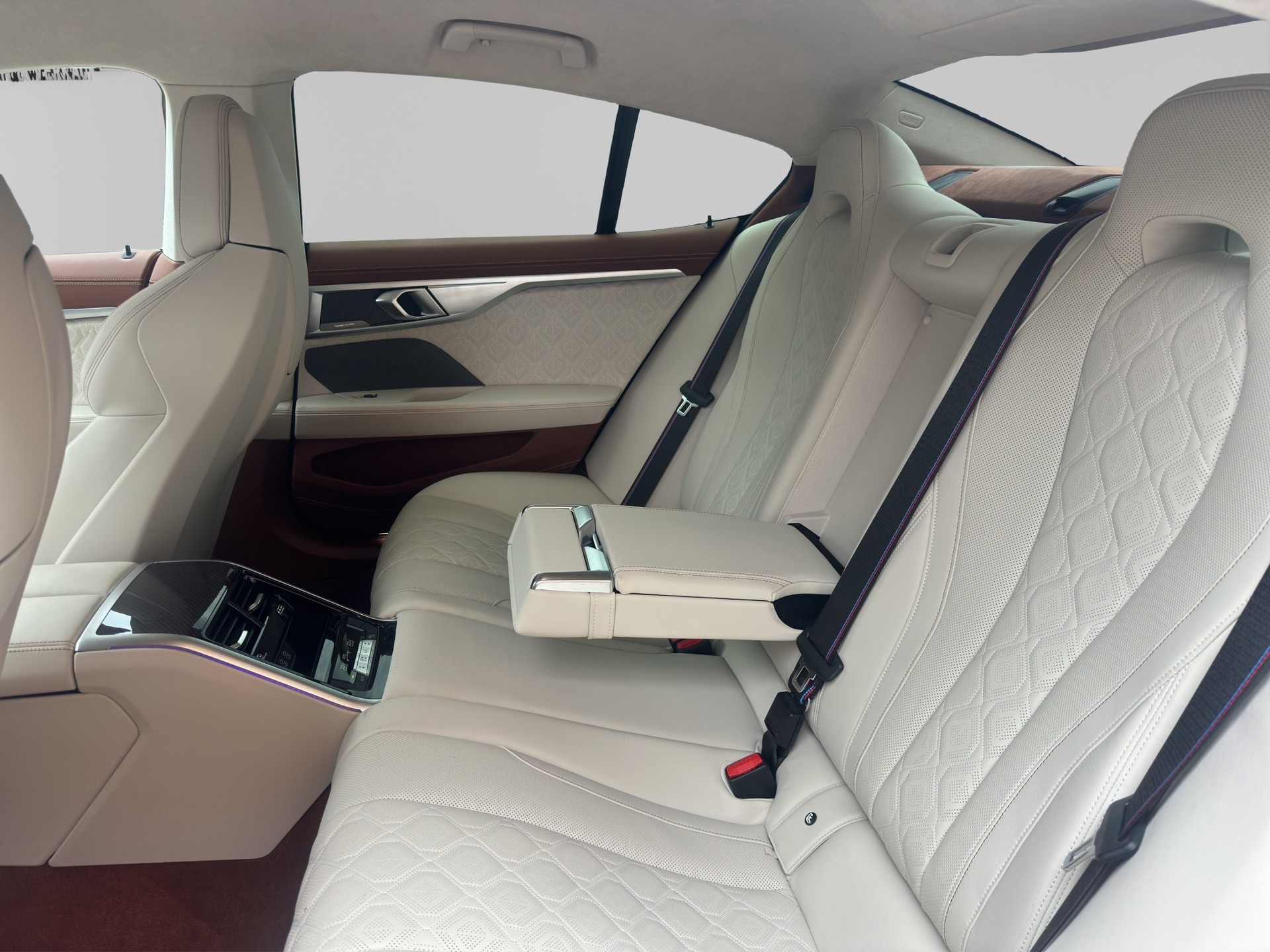 BMW M8 xDrive M Competition Steptronic-image-10