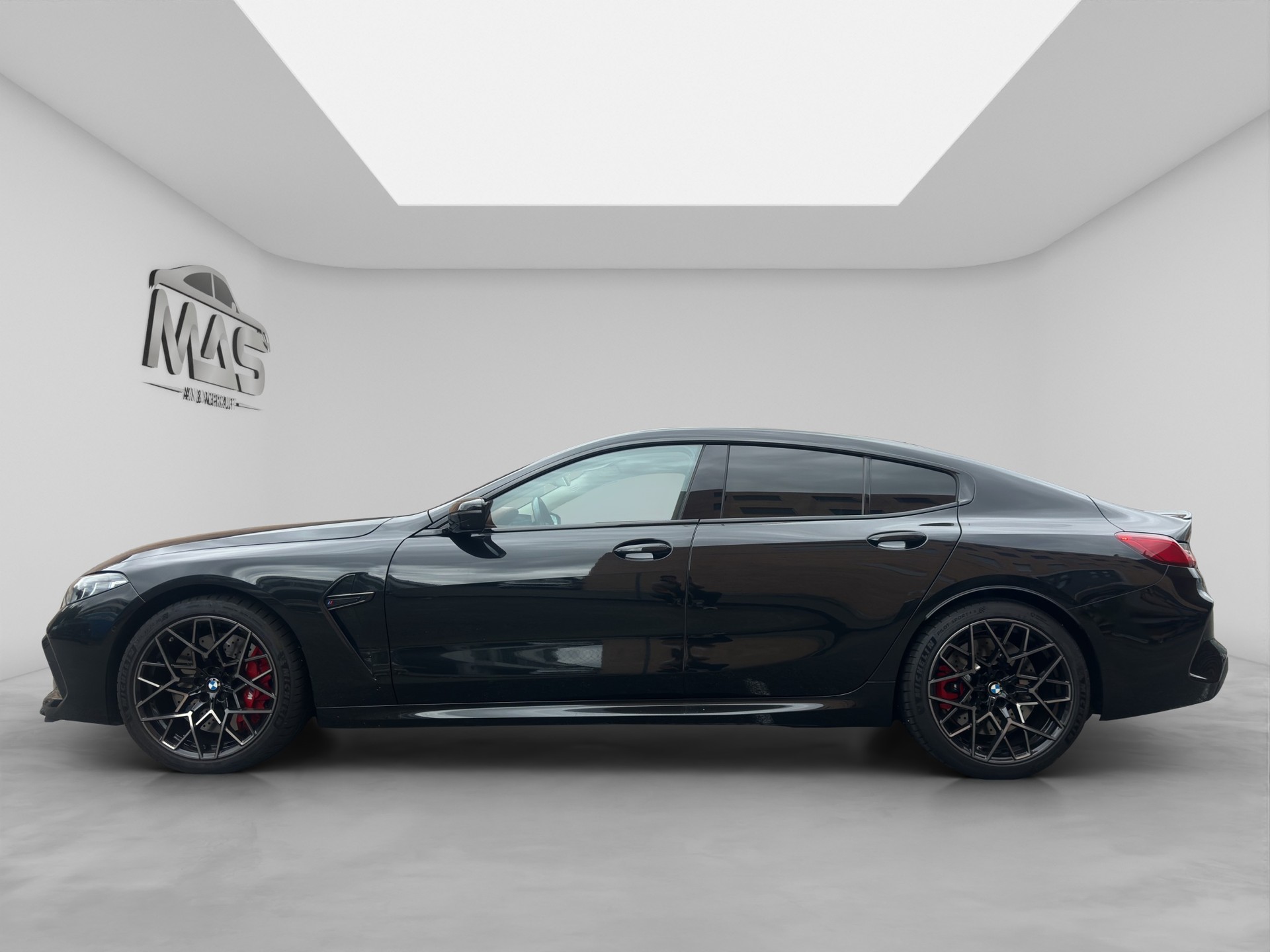 BMW M8 xDrive M Competition Steptronic-image-2