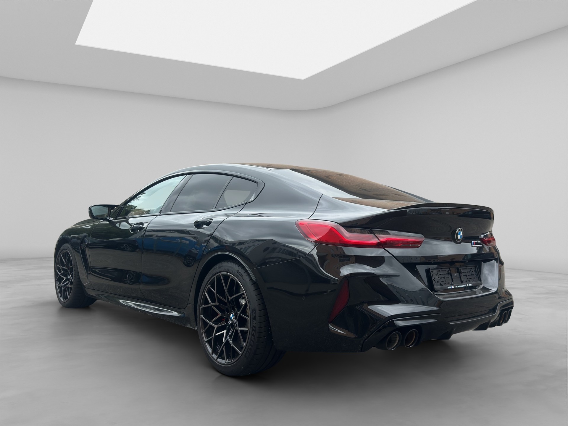 BMW M8 xDrive M Competition Steptronic-image-3
