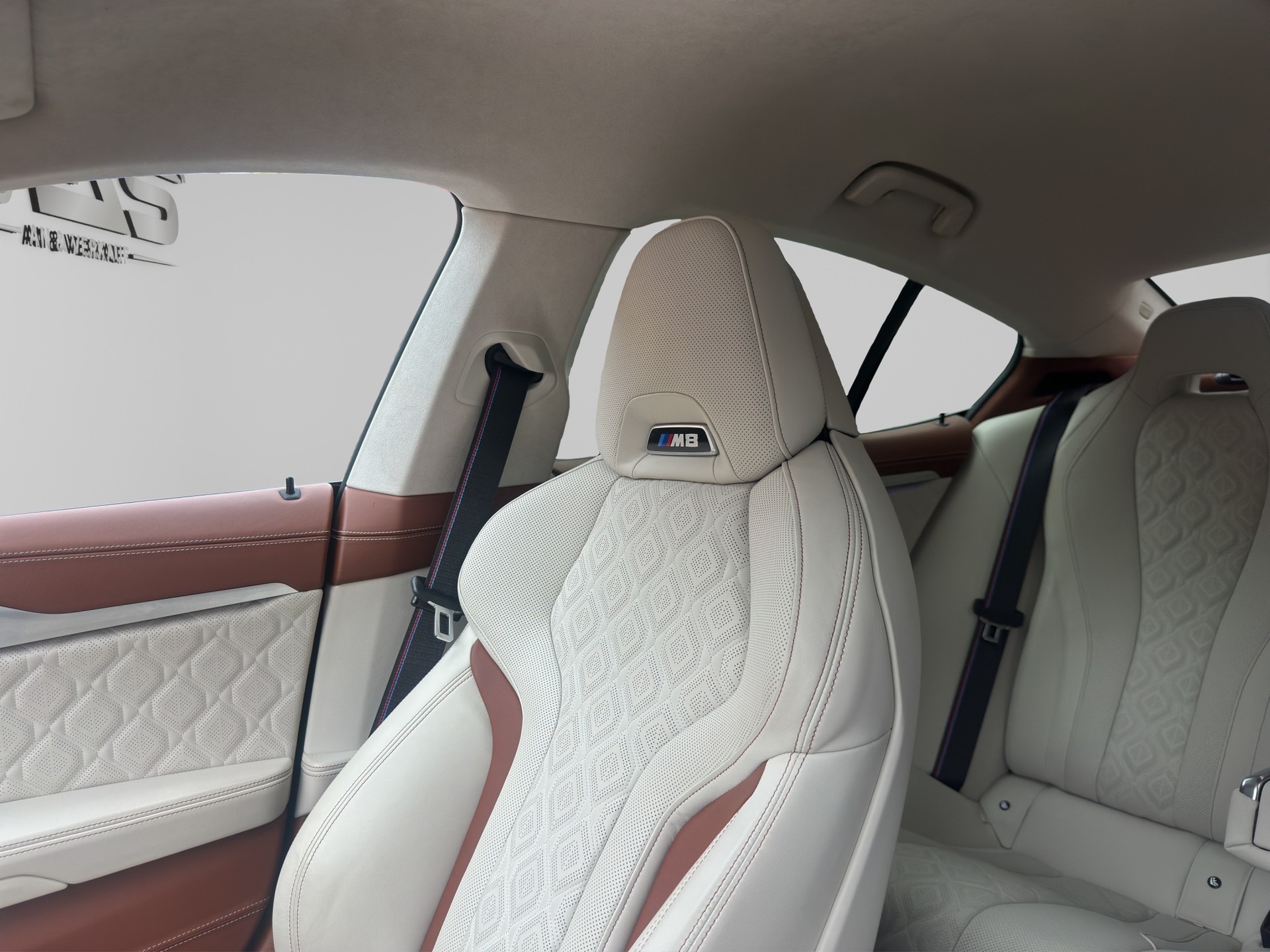 BMW M8 xDrive M Competition Steptronic-image-15