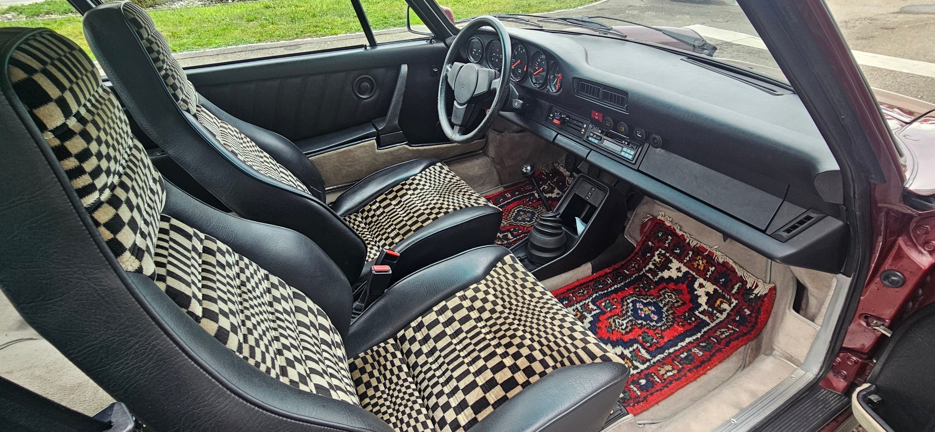 PORSCHE 911 SC 3.0-image-9