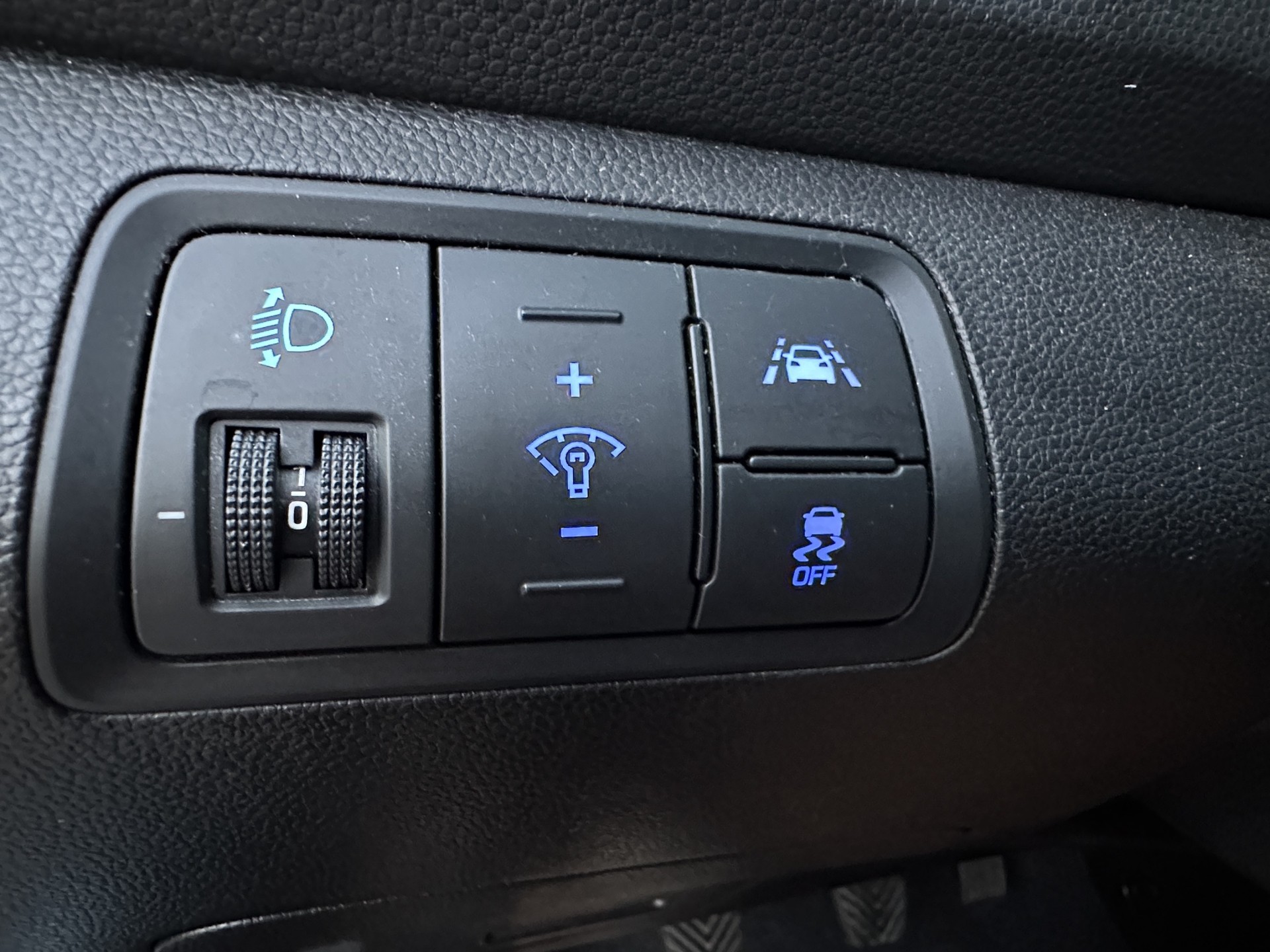 HYUNDAI i20 1.2 Amplia-image-22