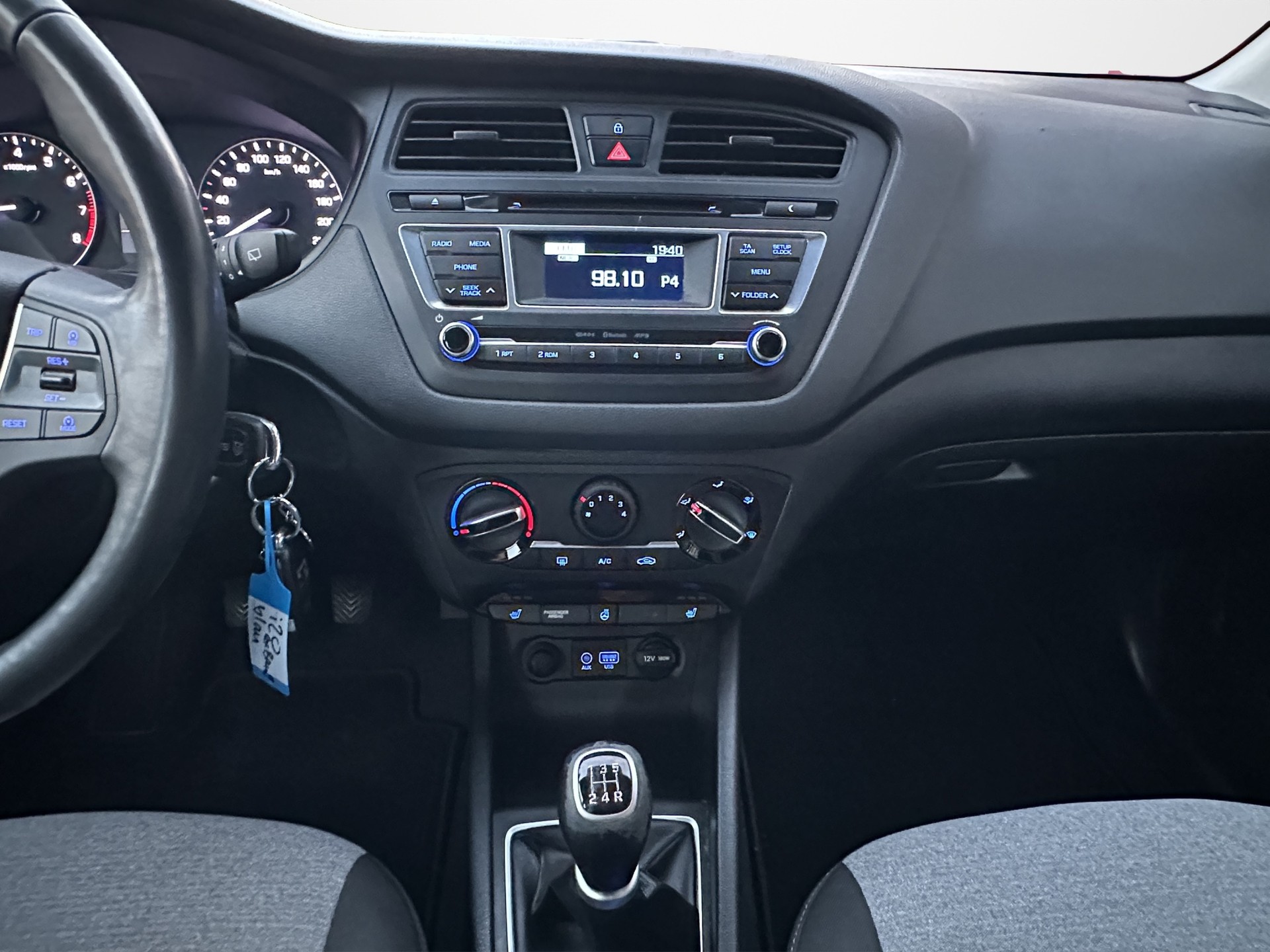 HYUNDAI i20 1.2 Amplia-image-13