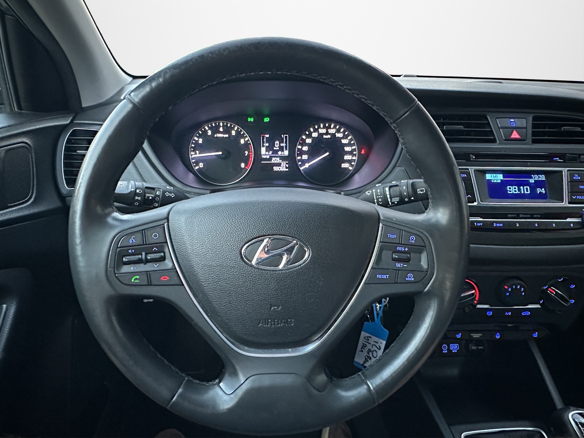 HYUNDAI i20 1.2 Amplia-image-9