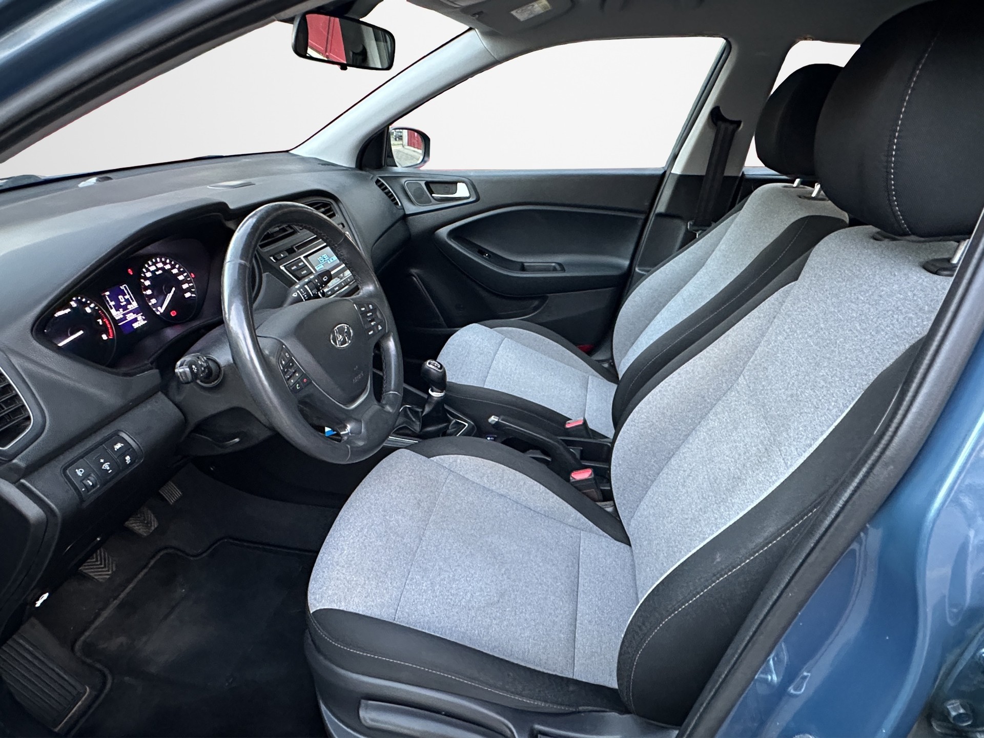 HYUNDAI i20 1.2 Amplia-image-8
