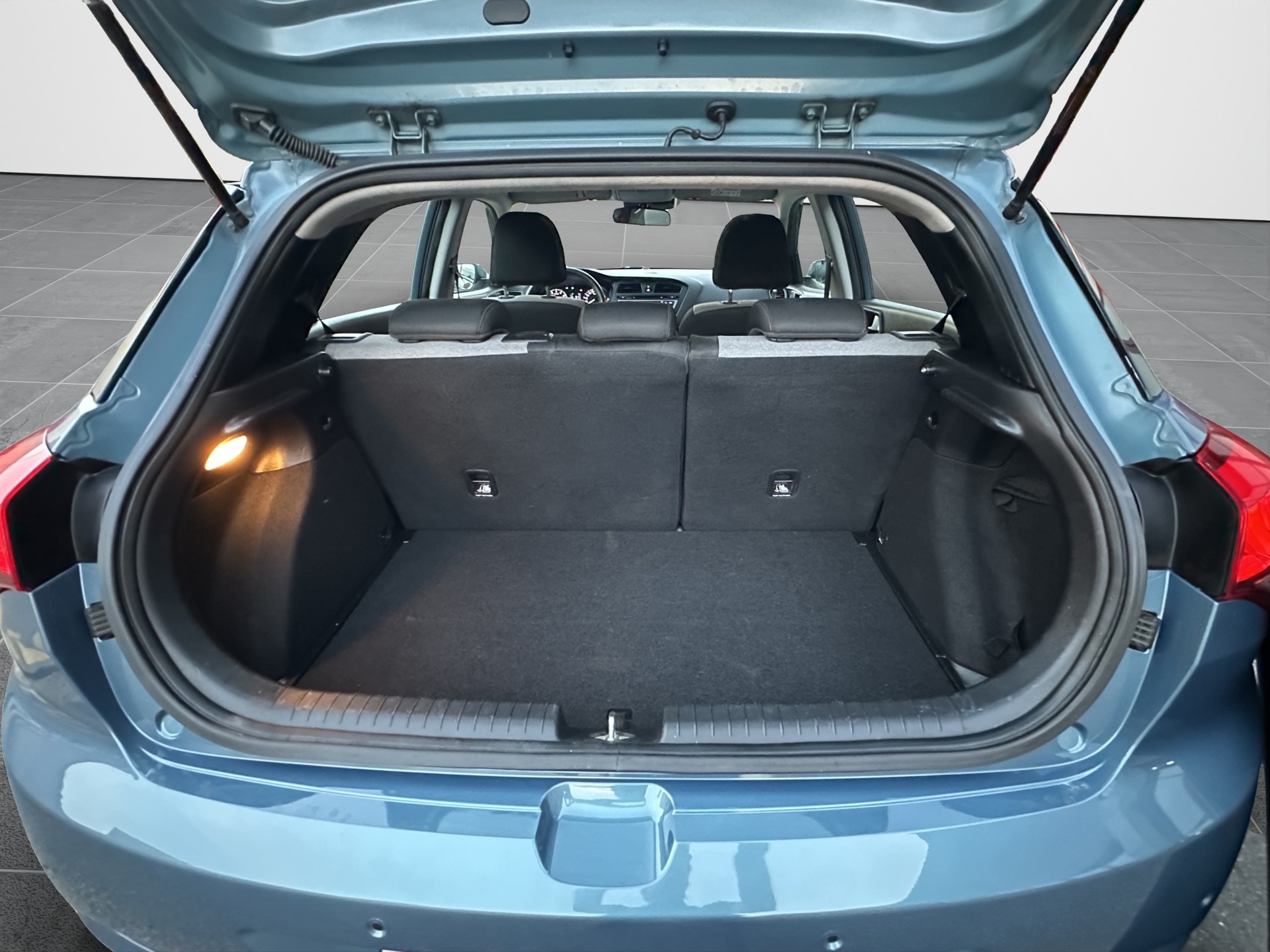 HYUNDAI i20 1.2 Amplia-image-17