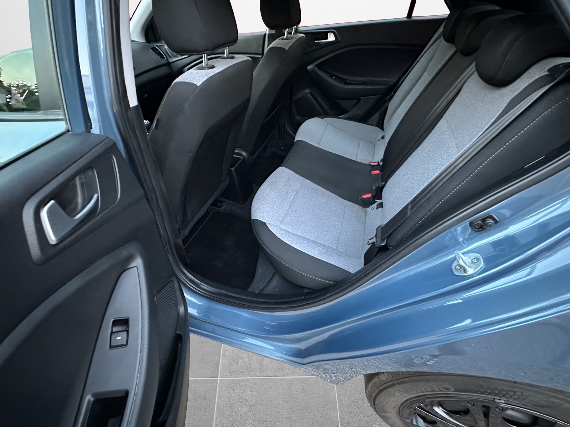 HYUNDAI i20 1.2 Amplia-image-19