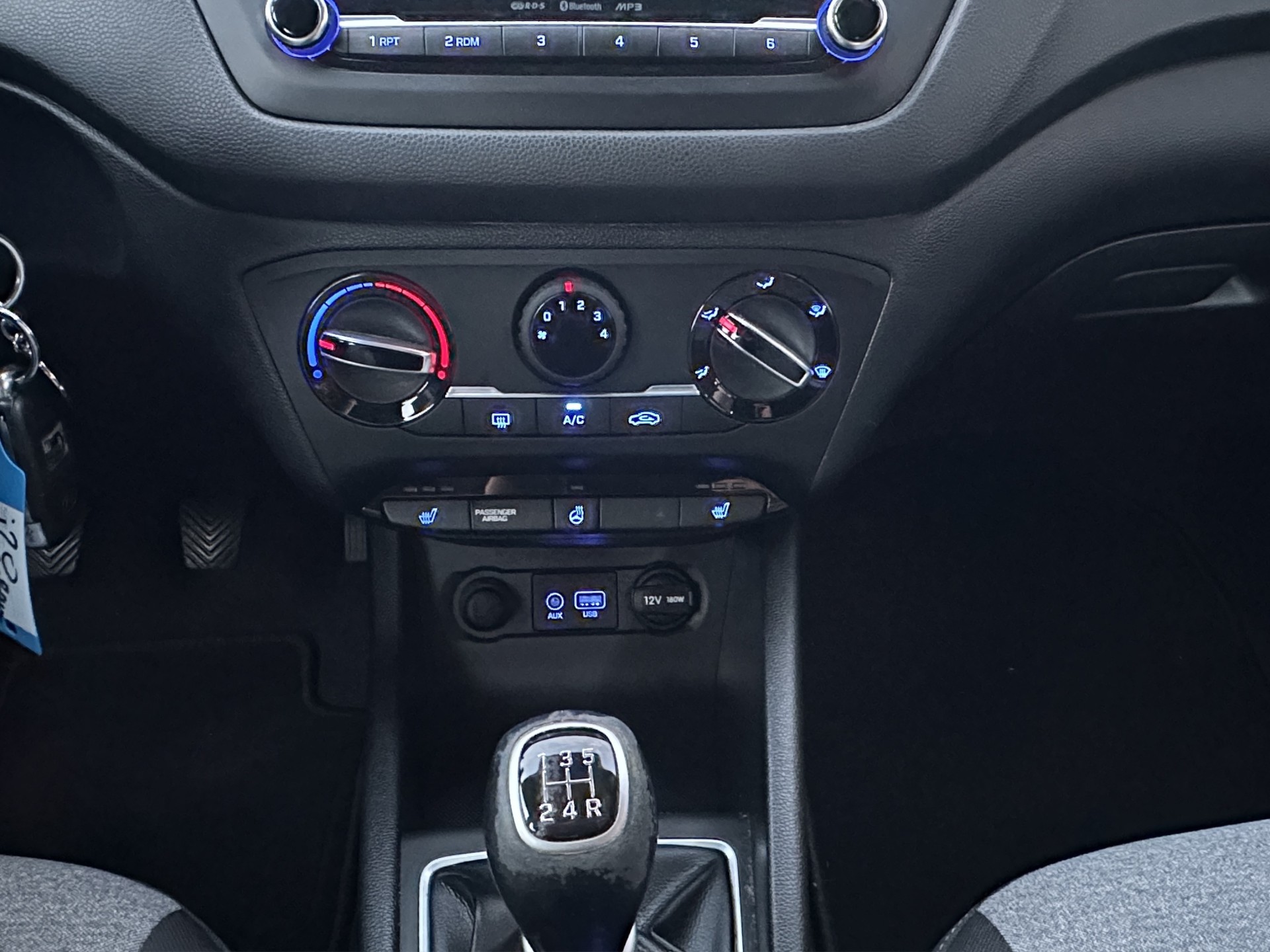 HYUNDAI i20 1.2 Amplia-image-14
