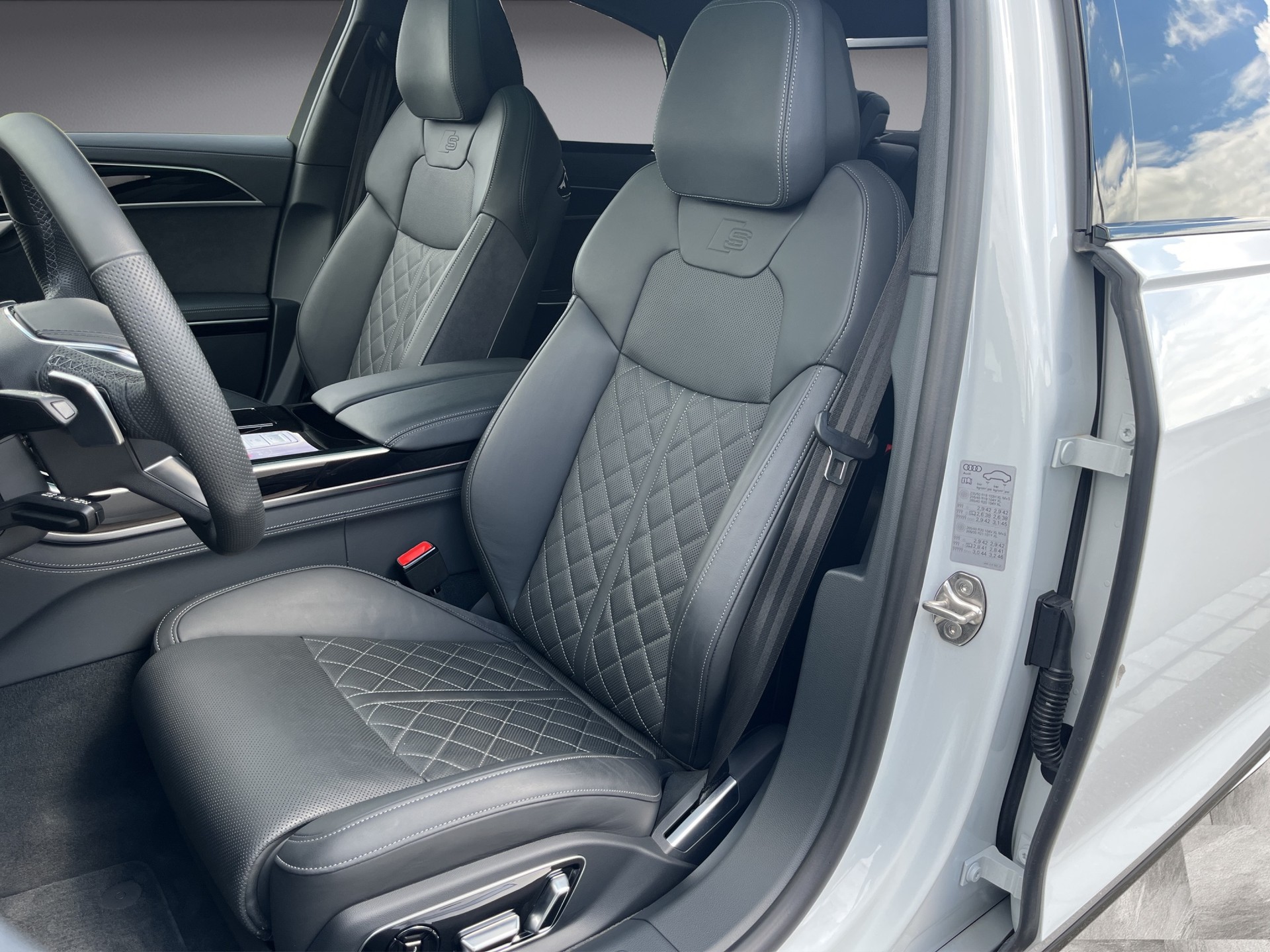 AUDI A8 60 TFSI e quattro tiptronic*Vollausstattung, Panodach, B&O Sound, (5-Jahre Garantie)-image-10