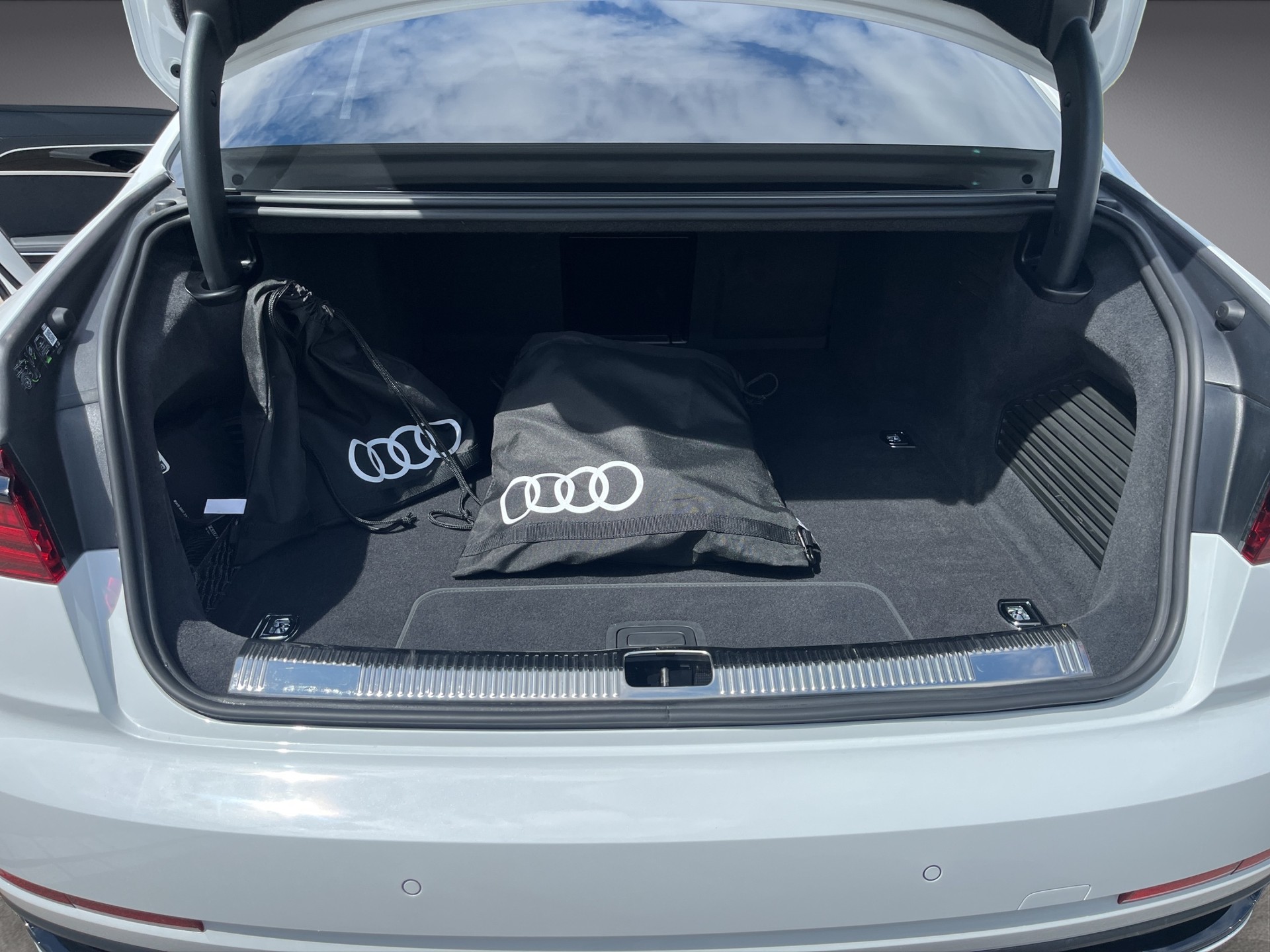 AUDI A8 60 TFSI e quattro tiptronic*Vollausstattung, Panodach, B&O Sound, (5-Jahre Garantie)-image-15