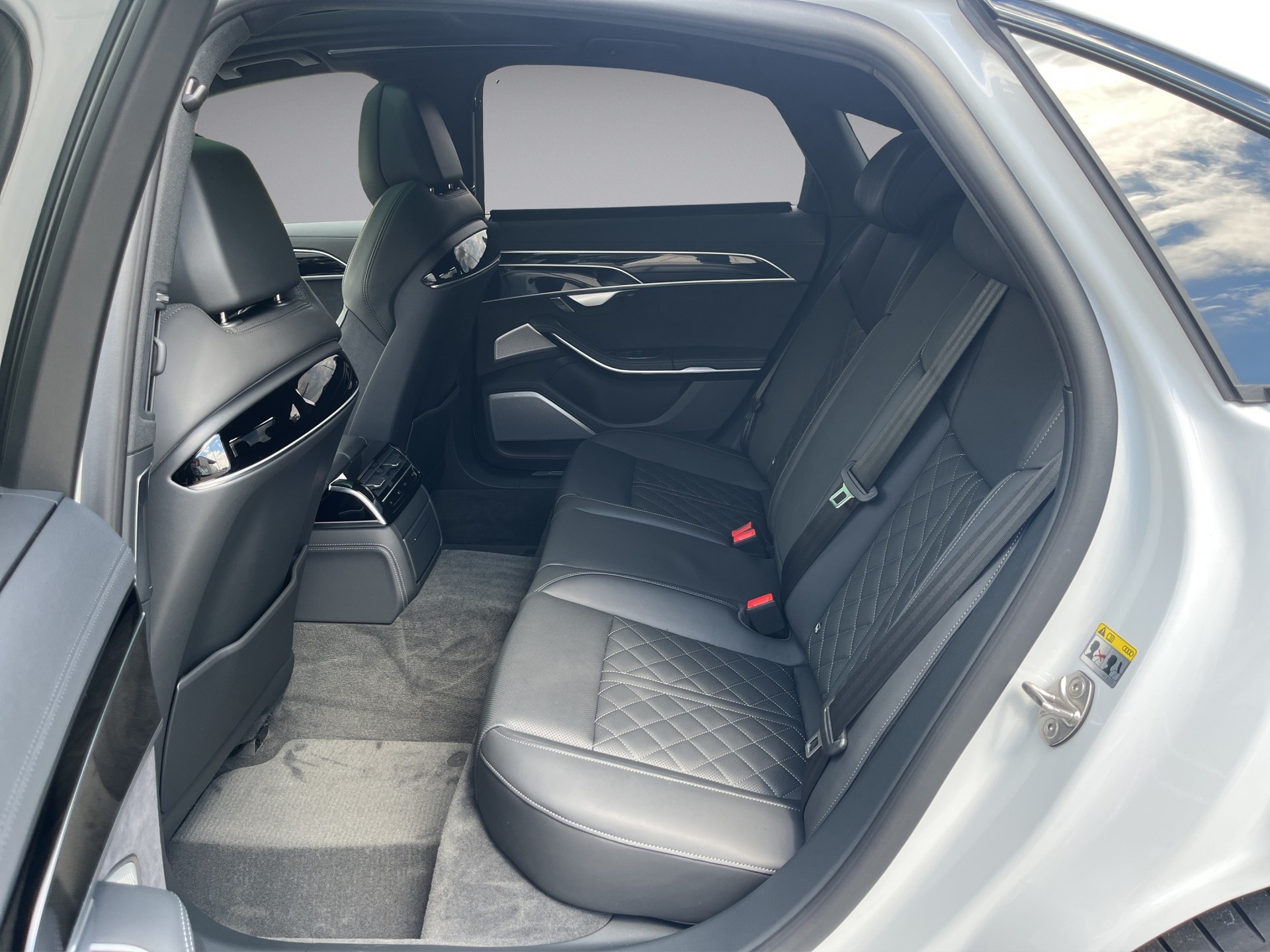 AUDI A8 60 TFSI e quattro tiptronic*Vollausstattung, Panodach, B&O Sound, (5-Jahre Garantie)-image-12