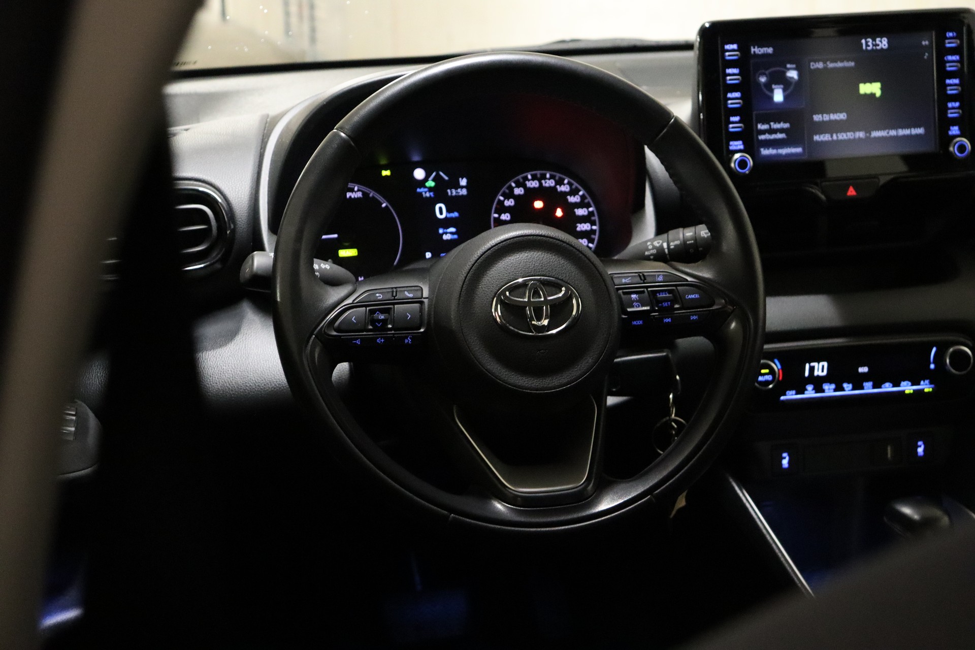 TOYOTA Yaris 1.5 Comfort e-CVT-image-18