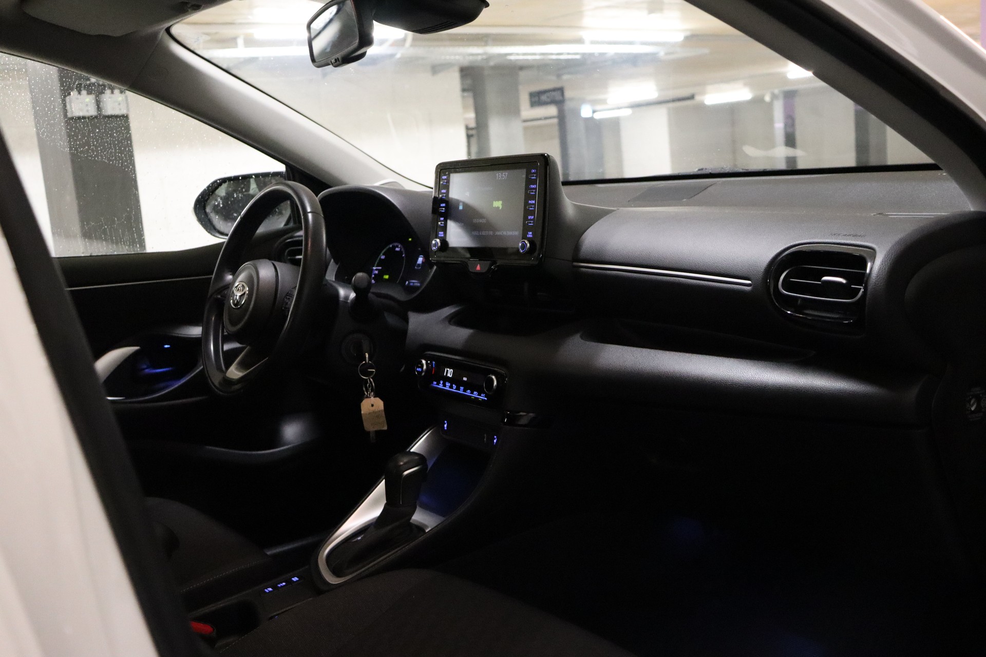 TOYOTA Yaris 1.5 Comfort e-CVT-image-16