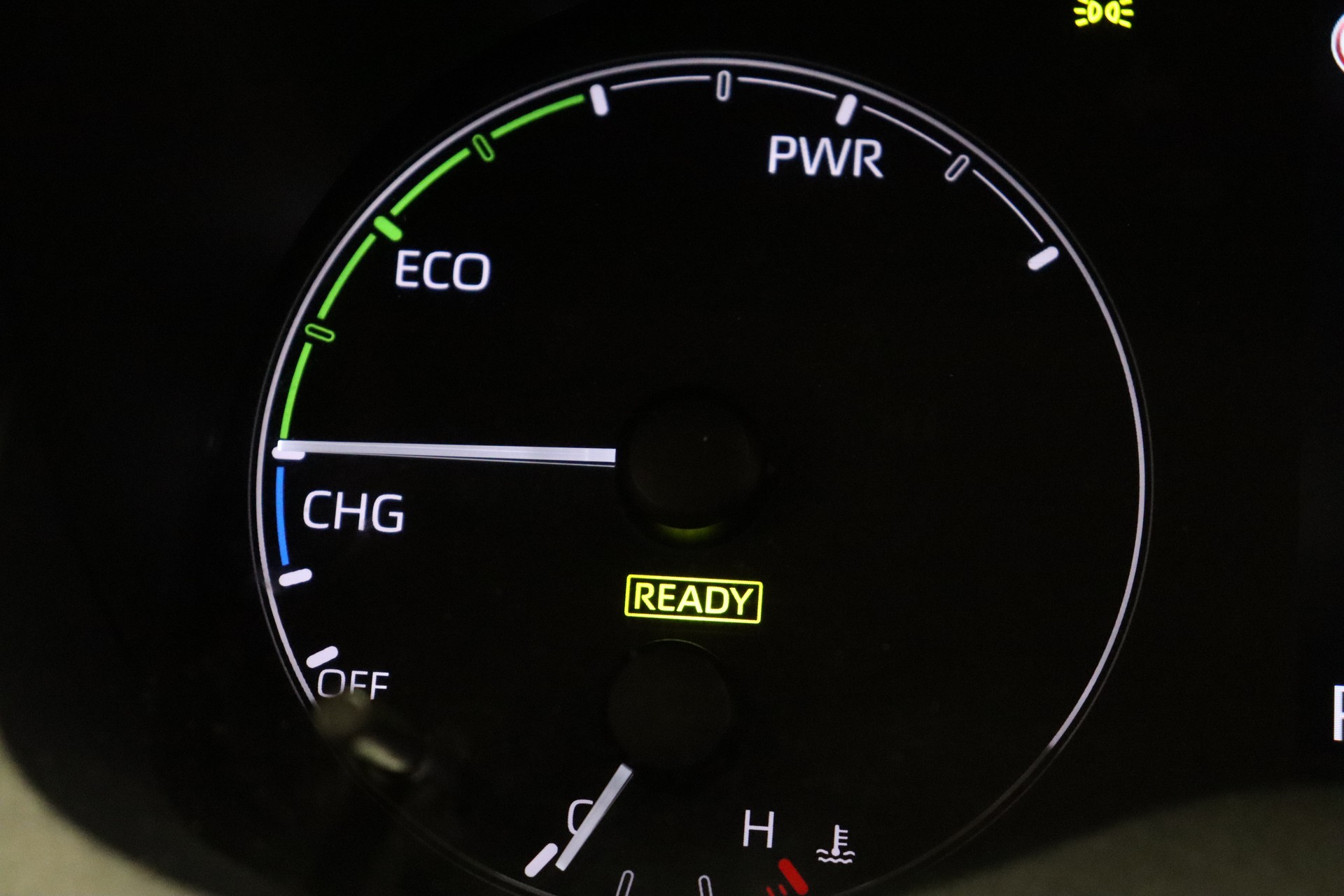 TOYOTA Yaris 1.5 Comfort e-CVT-image-22