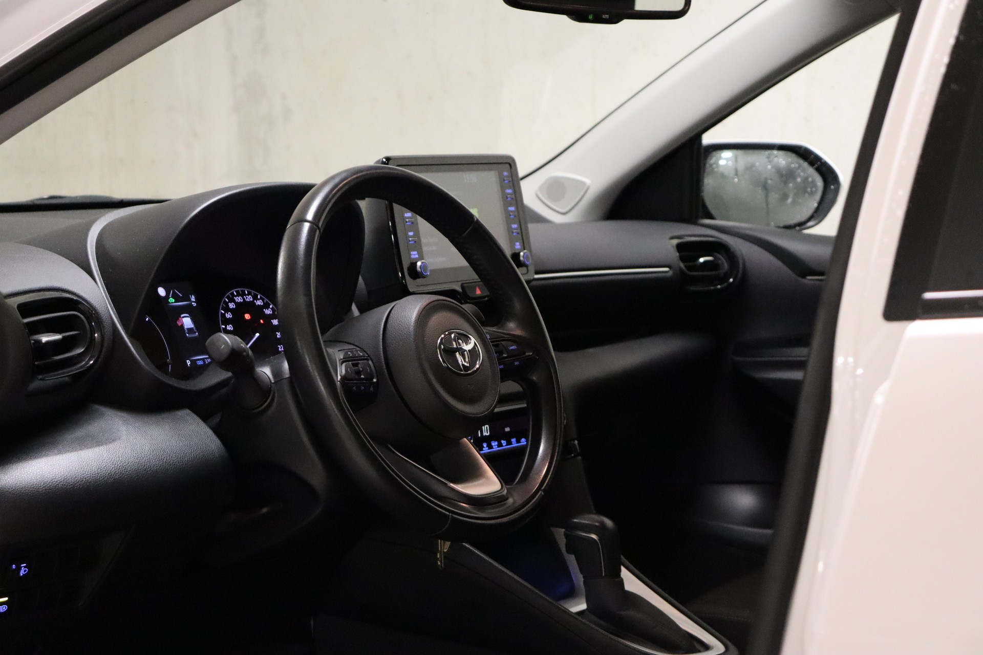 TOYOTA Yaris 1.5 Comfort e-CVT-image-10