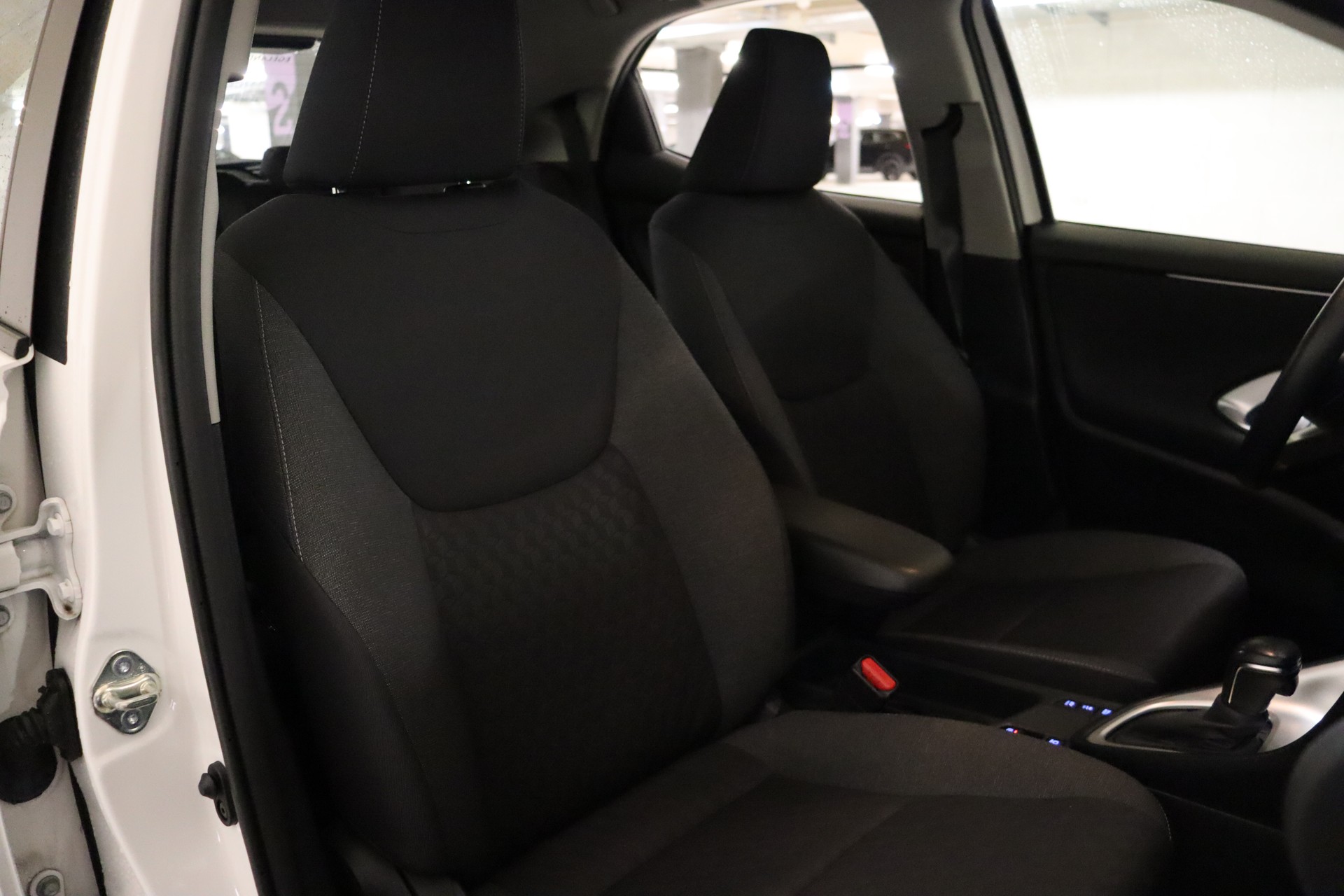 TOYOTA Yaris 1.5 Comfort e-CVT-image-17