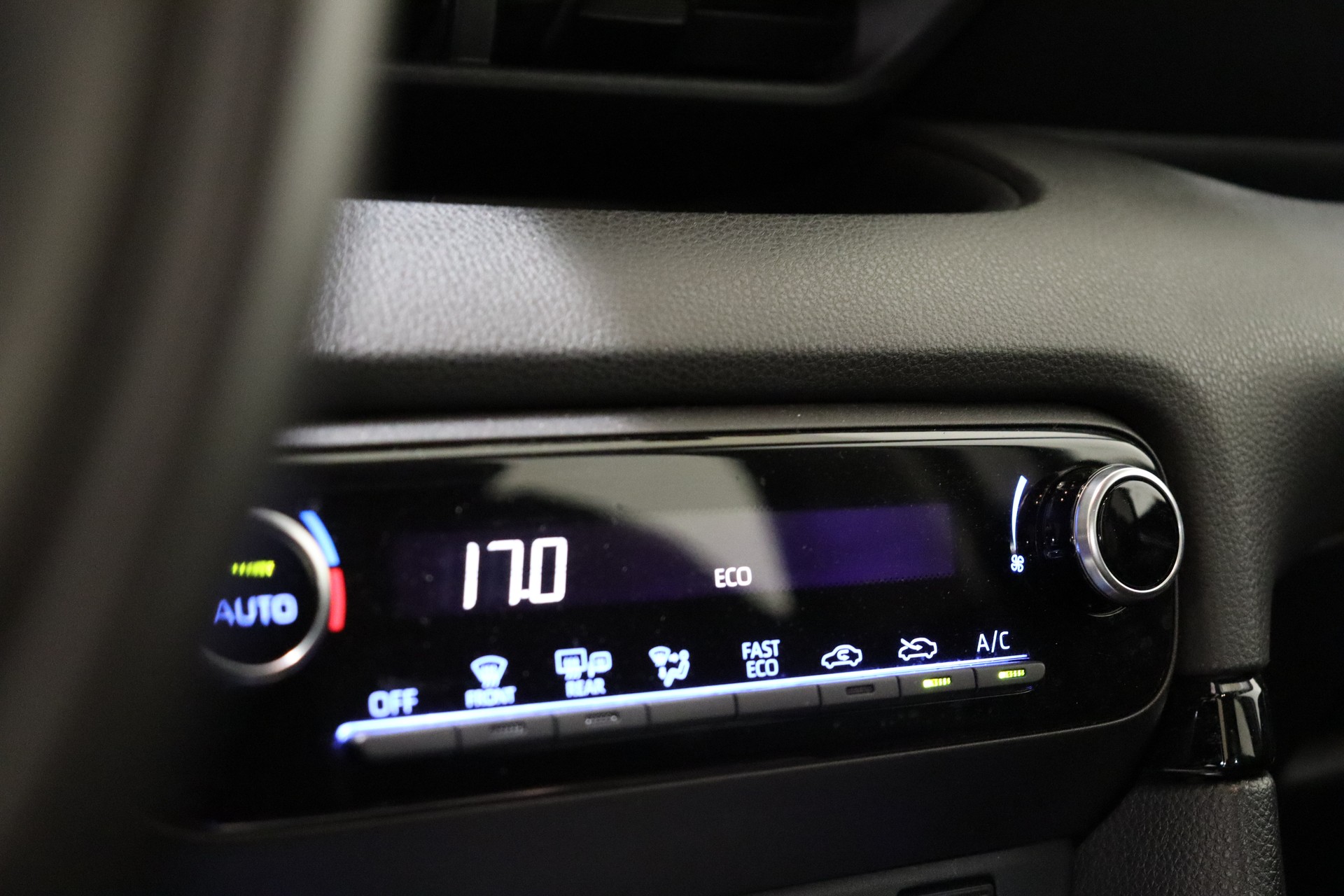 TOYOTA Yaris 1.5 Comfort e-CVT-image-25