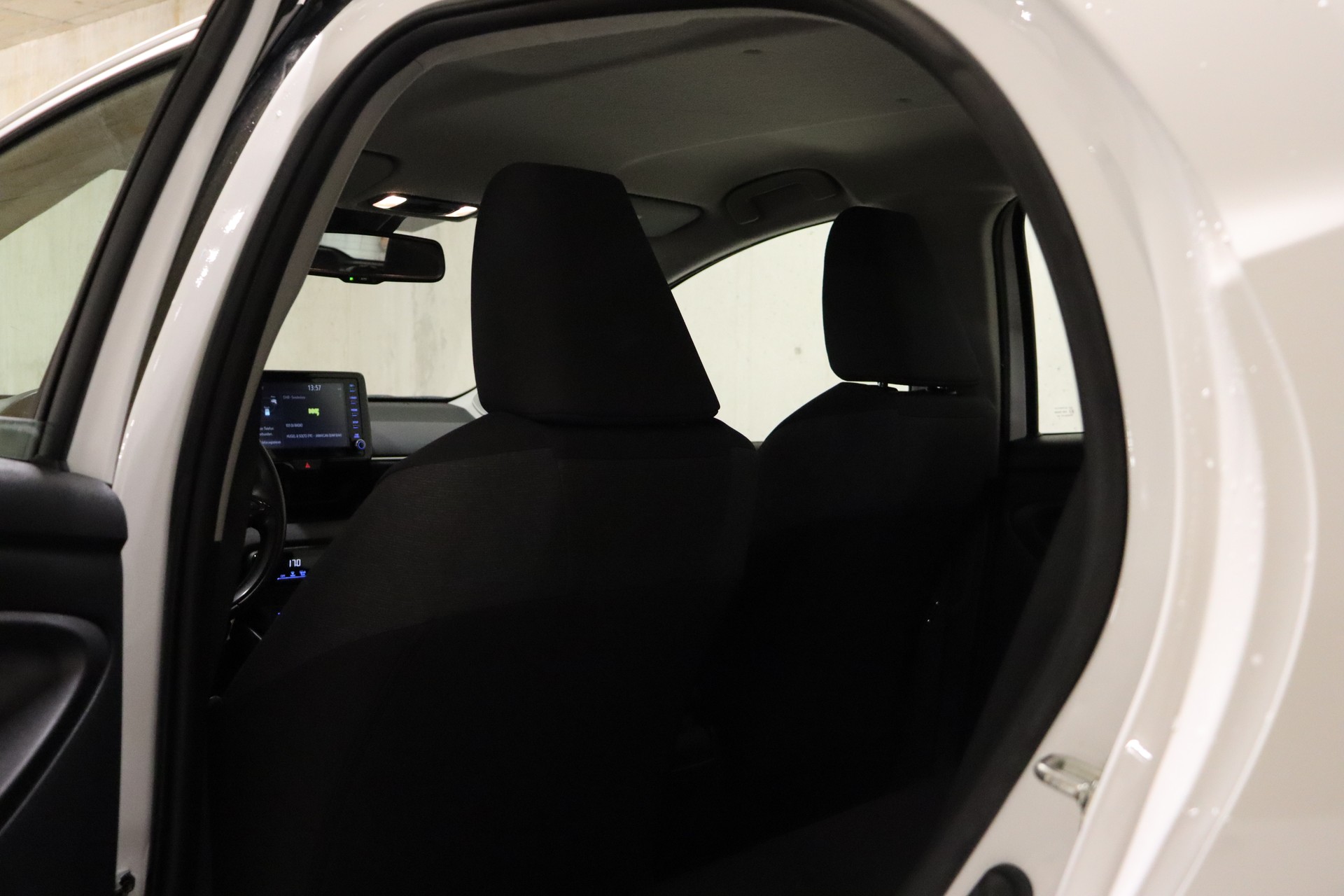 TOYOTA Yaris 1.5 Comfort e-CVT-image-14