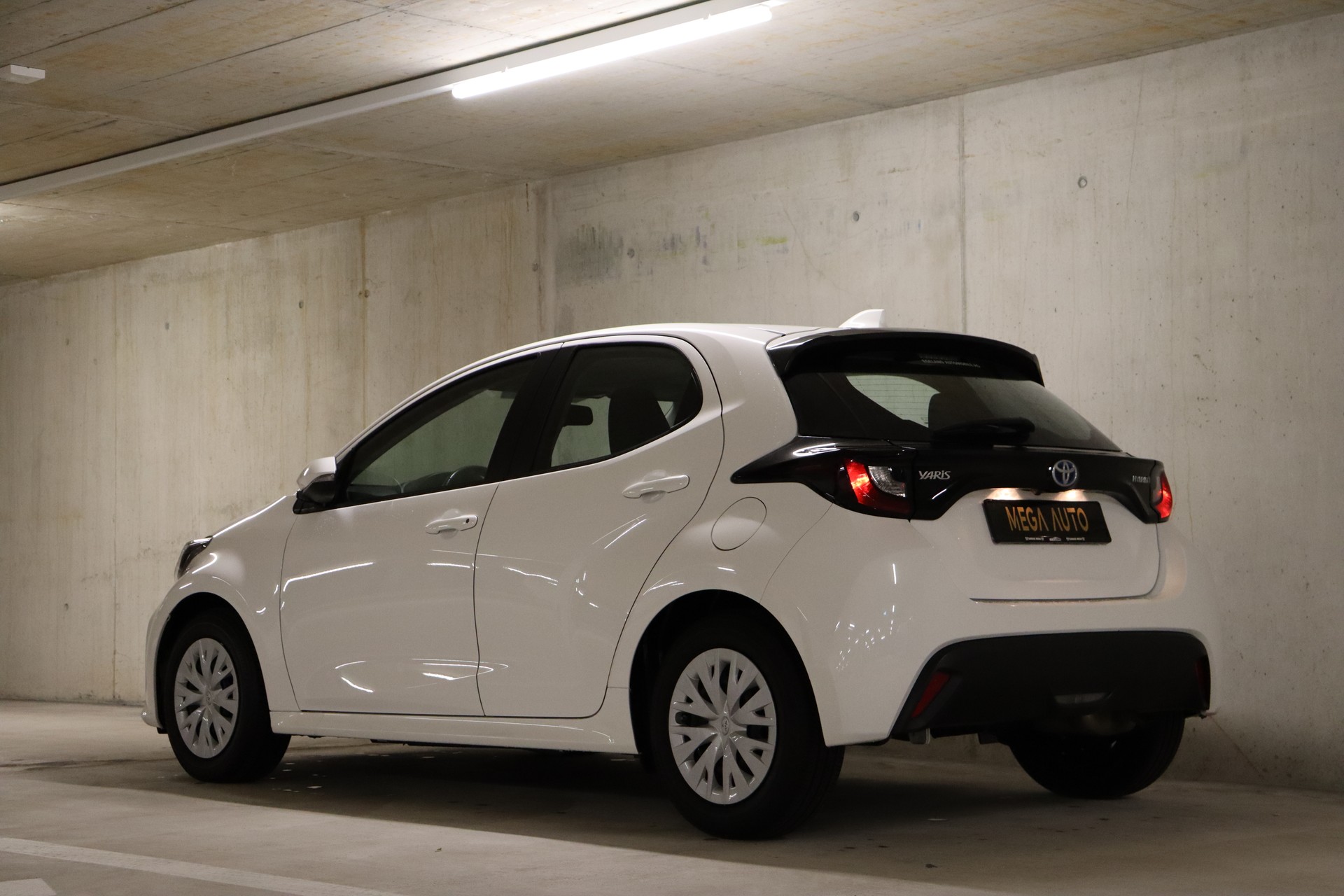 TOYOTA Yaris 1.5 Comfort e-CVT-image-6