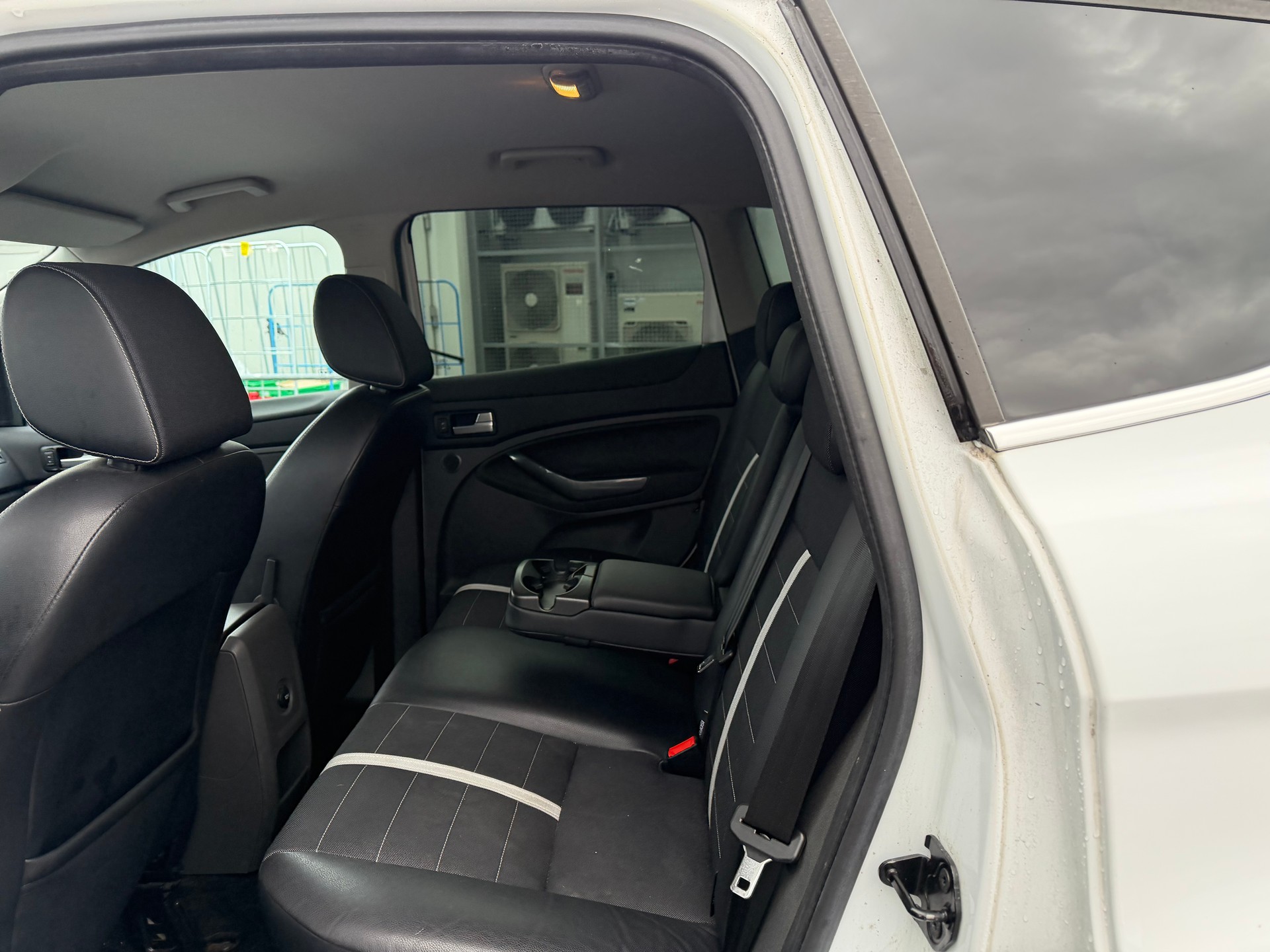 FORD Kuga 2.5 Turbo Titanium 4WD Automatic-image-10