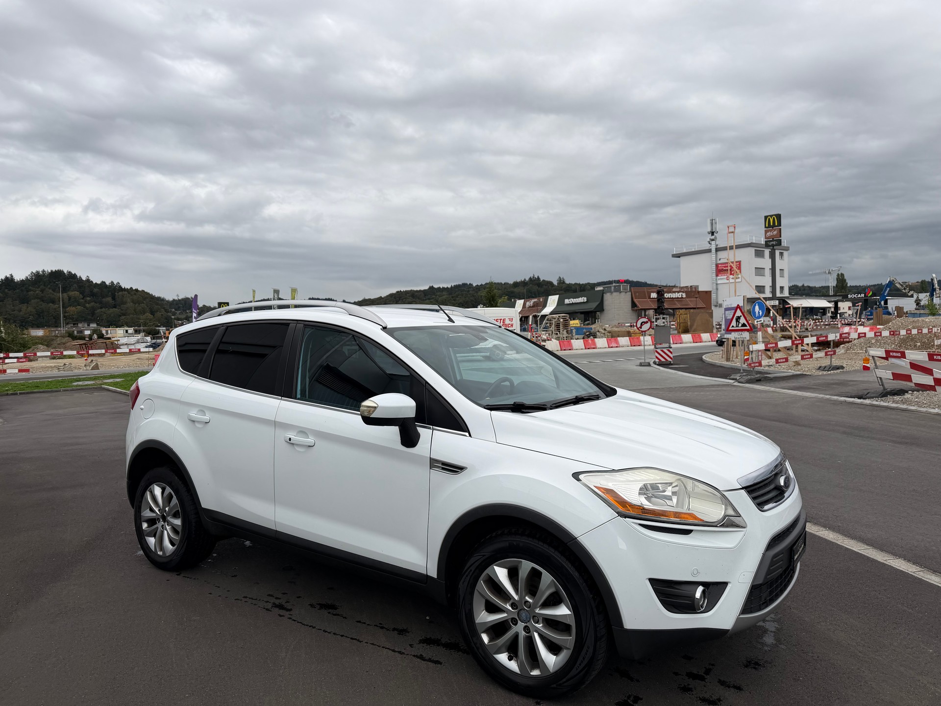 FORD Kuga 2.5 Turbo Titanium 4WD Automatic-image-2