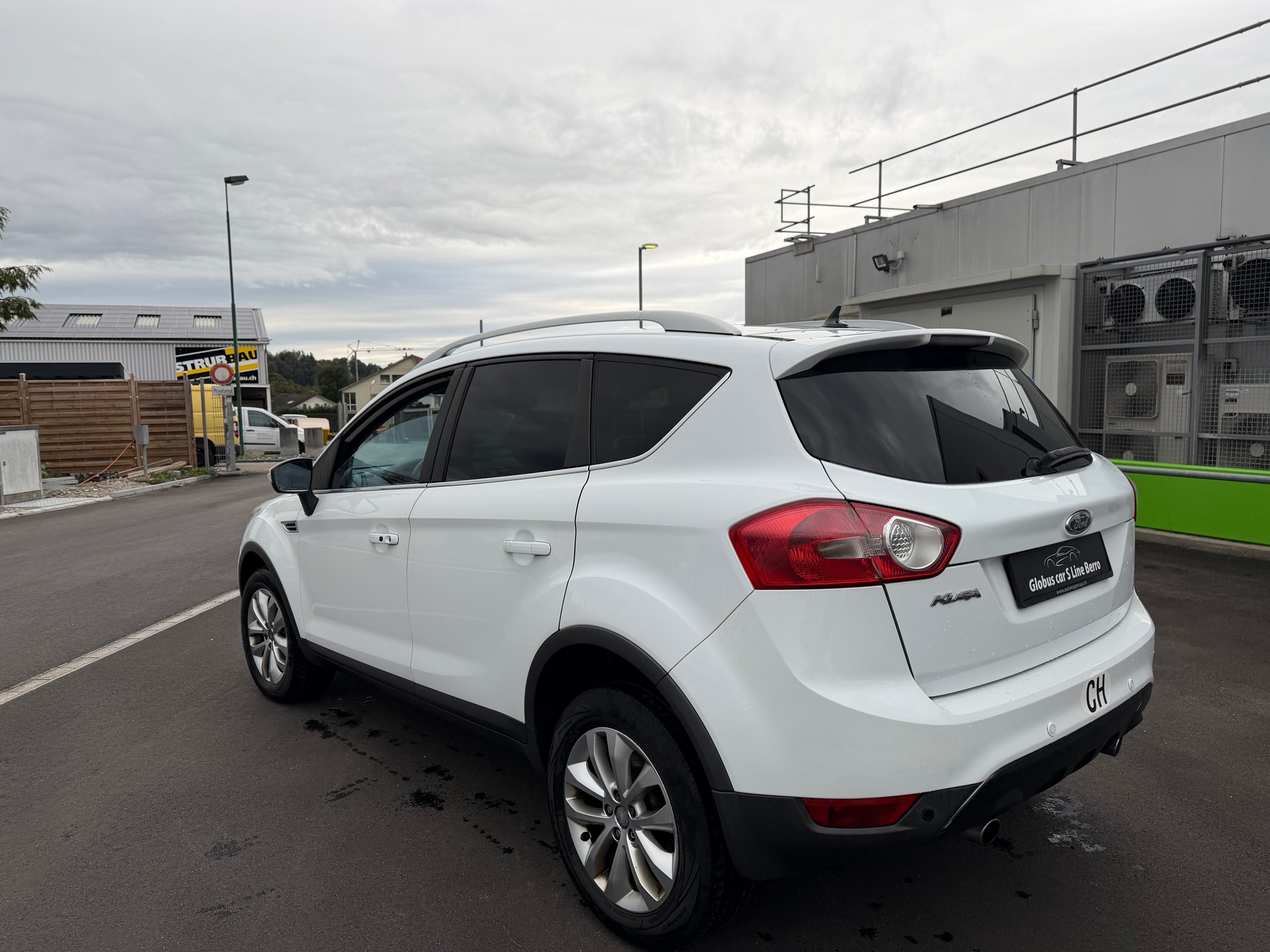 FORD Kuga 2.5 Turbo Titanium 4WD Automatic-image-6