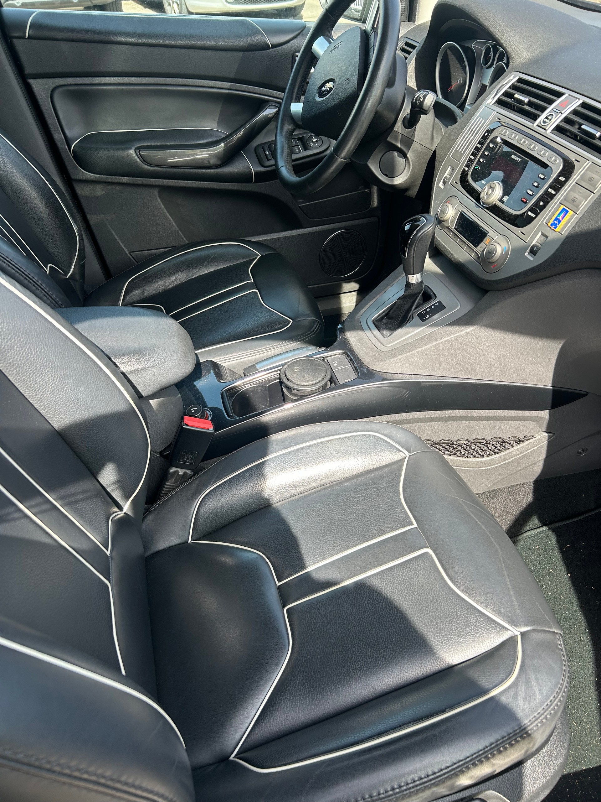FORD Kuga 2.0 TDCi Titanium 4WD PowerShift-image-4