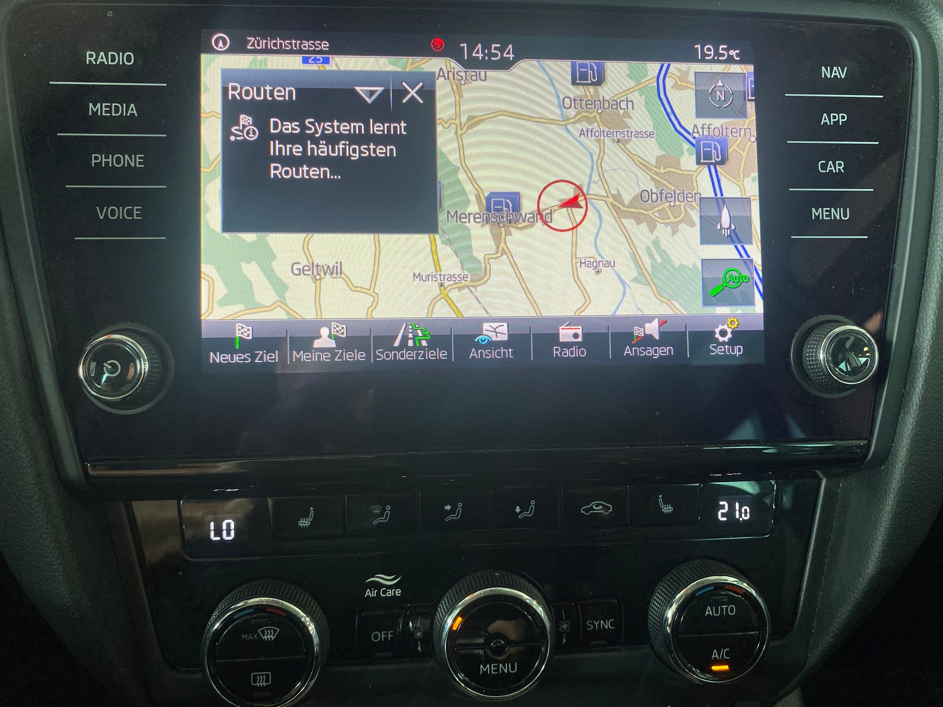 SKODA Octavia Combi 2.0 TDI Ambition DSG-image-11