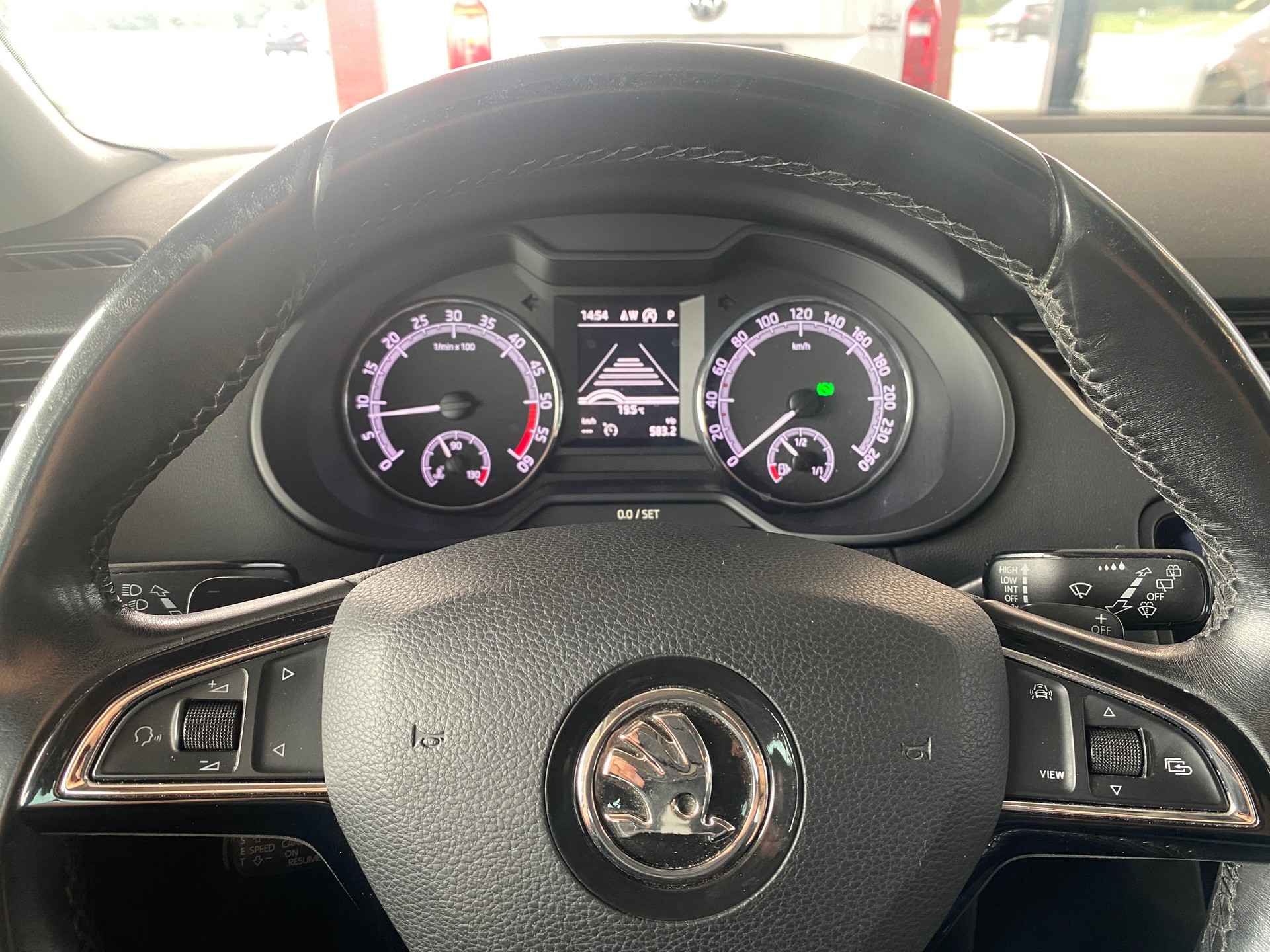 SKODA Octavia Combi 2.0 TDI Ambition DSG-image-7