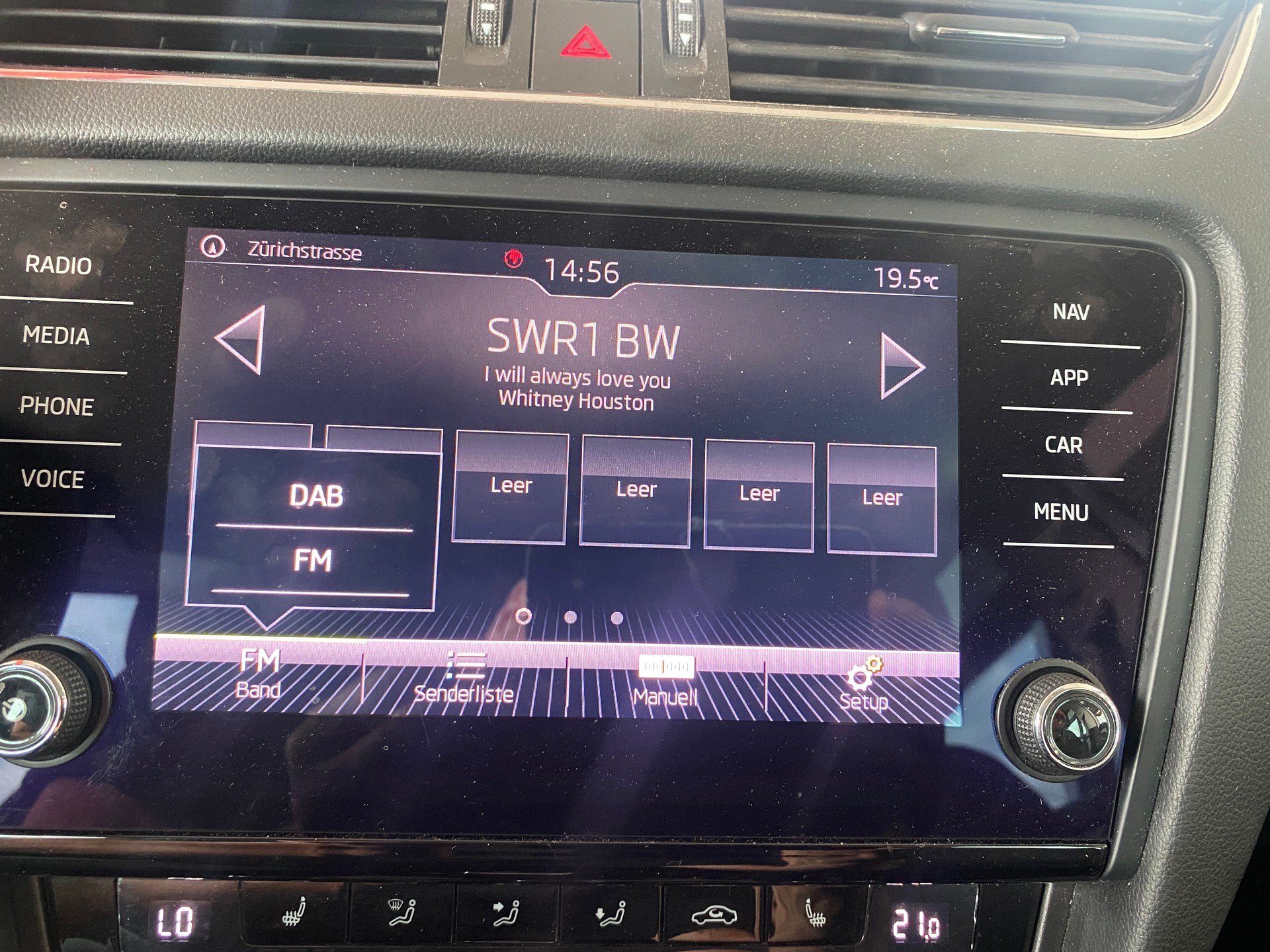 SKODA Octavia Combi 2.0 TDI Ambition DSG-image-13