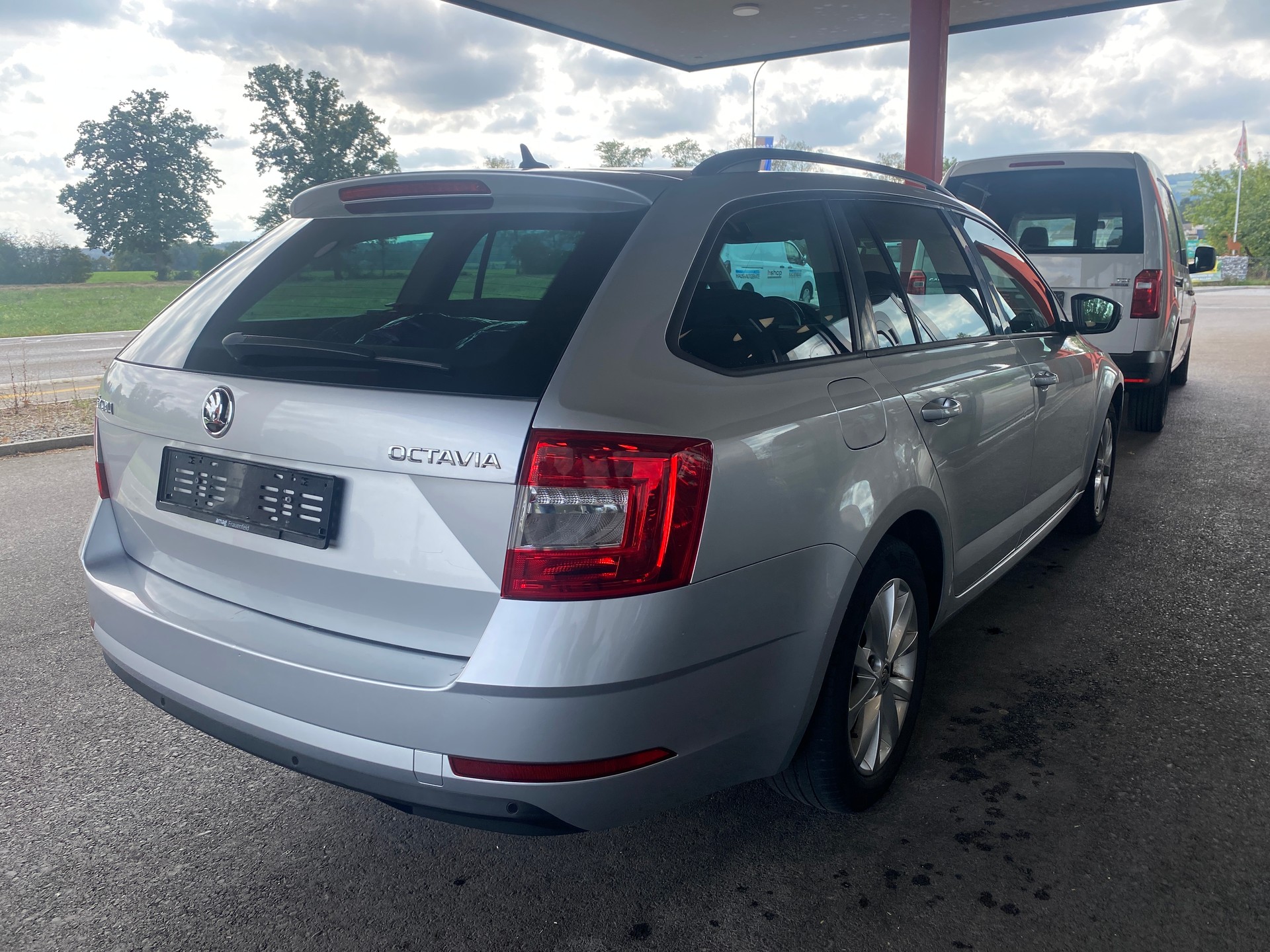 SKODA Octavia Combi 2.0 TDI Ambition DSG-image-3