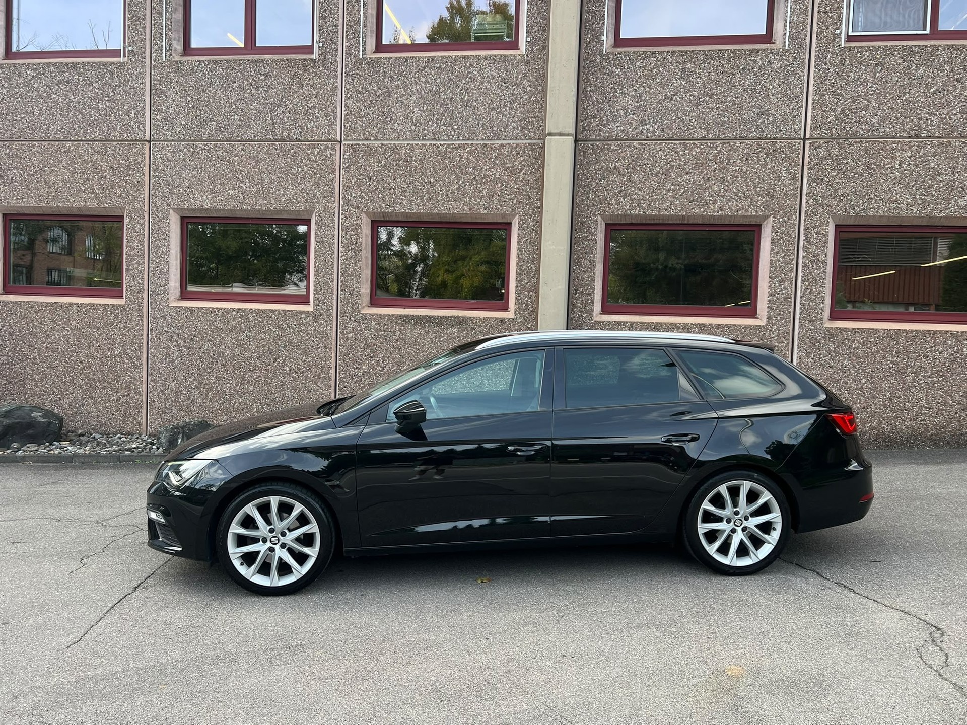 SEAT Leon ST 1.4 TSI FR Line-image-2