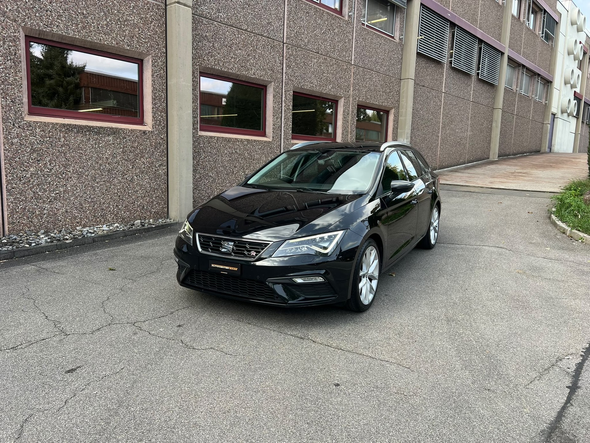 SEAT Leon ST 1.4 TSI FR Line-image-0