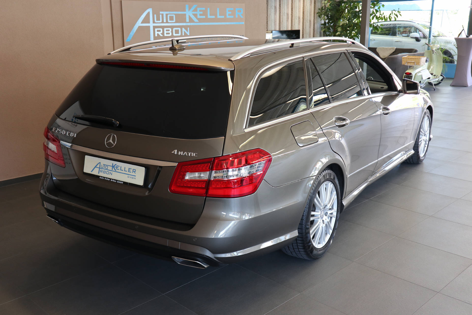 MERCEDES-BENZ E 250 CDI BlueEF Avantgarde 4m Kombi-image-6