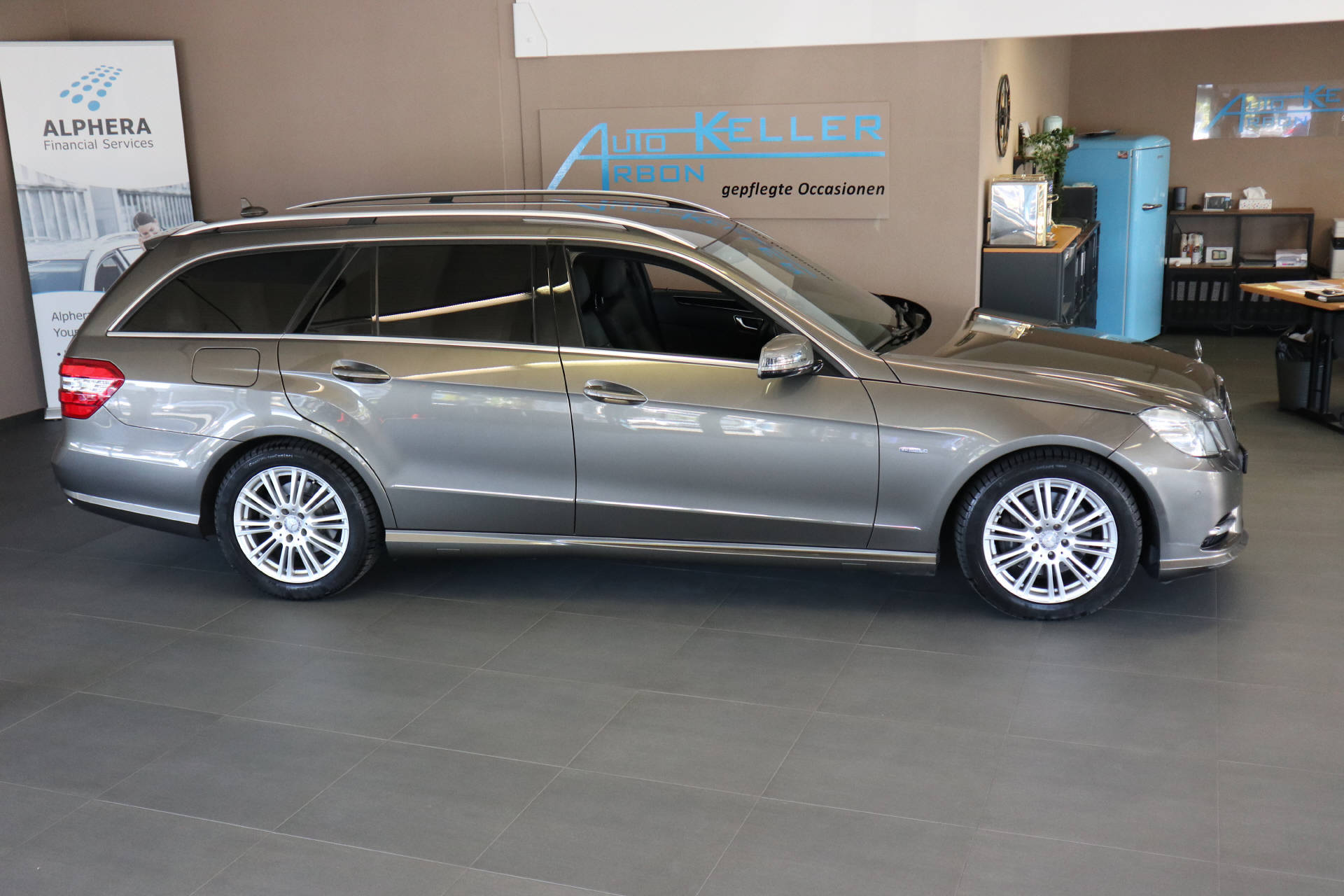 MERCEDES-BENZ E 250 CDI BlueEF Avantgarde 4m Kombi-image-0